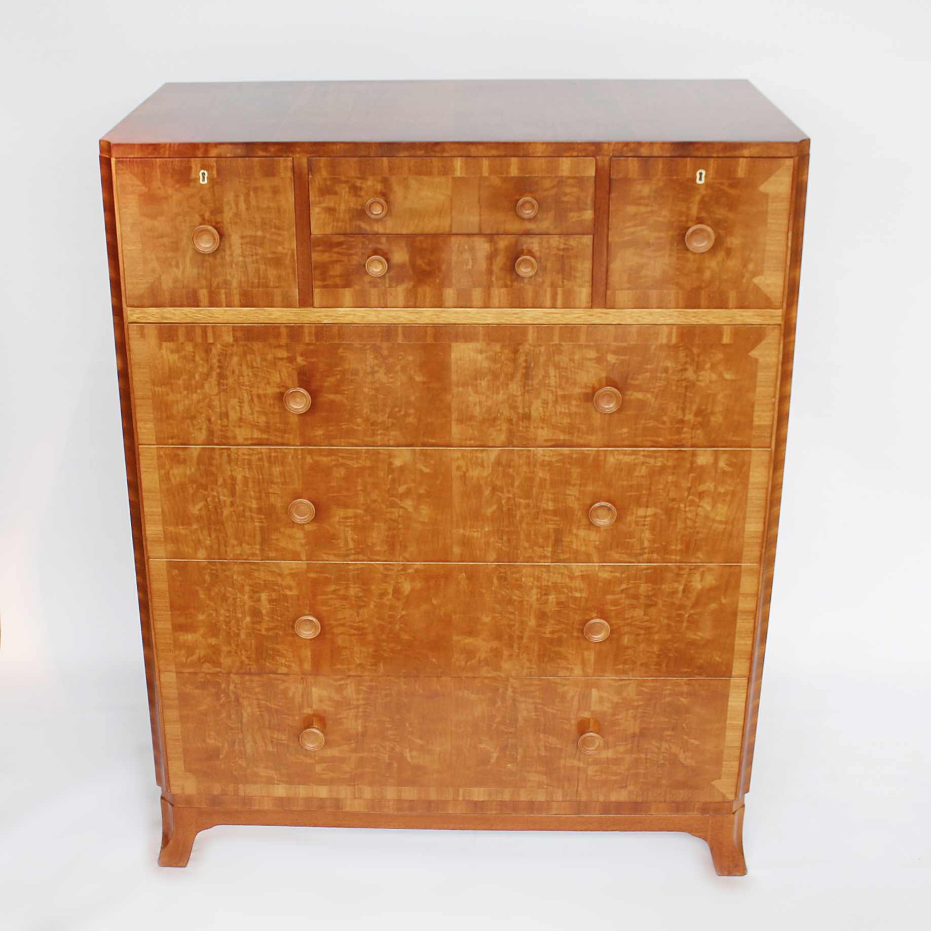 Art Deco chest of drawers attributed to Heal's of London at Jeroen Markies 
