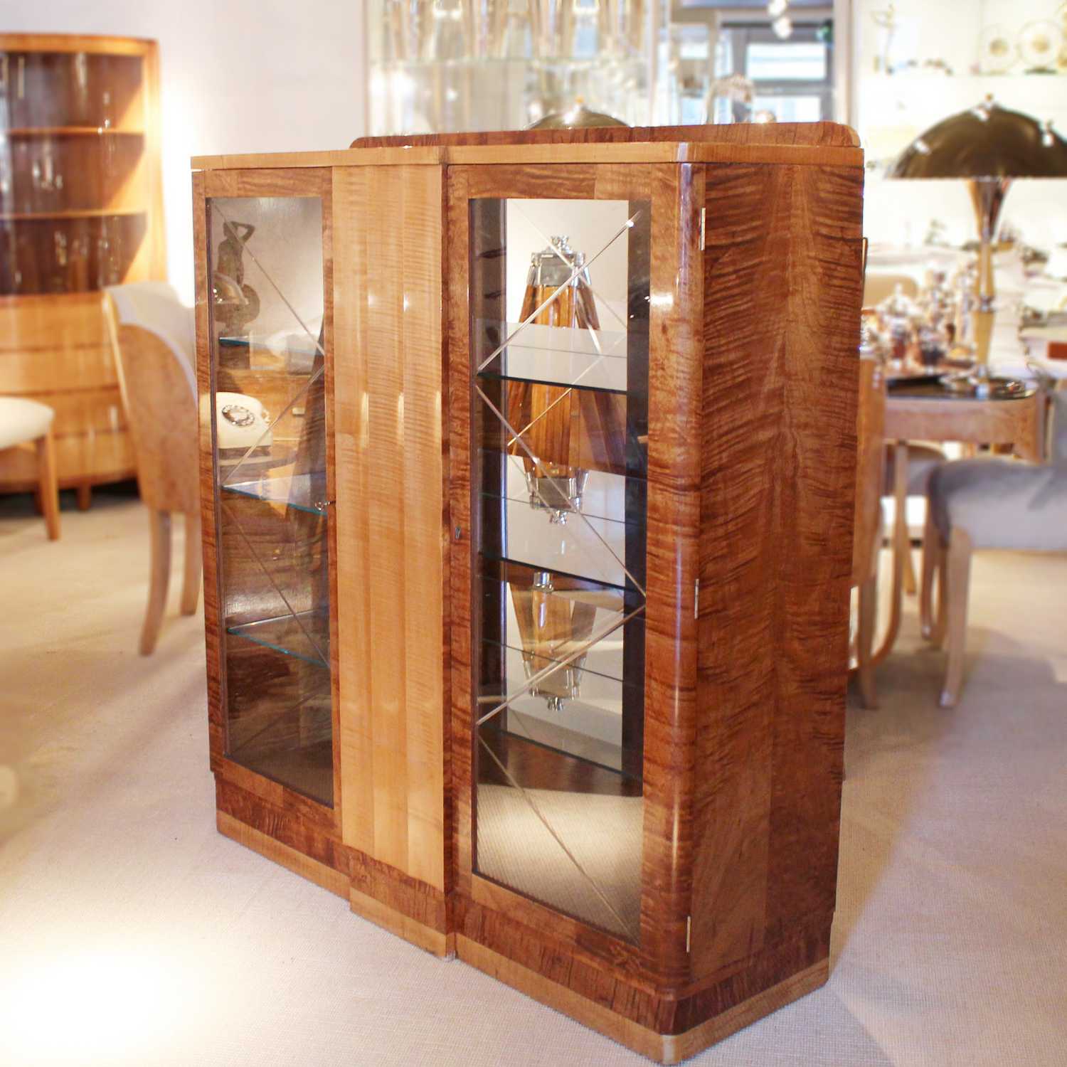Epstein Art Deco display cabinet with fluted front at Jeroen Markies
