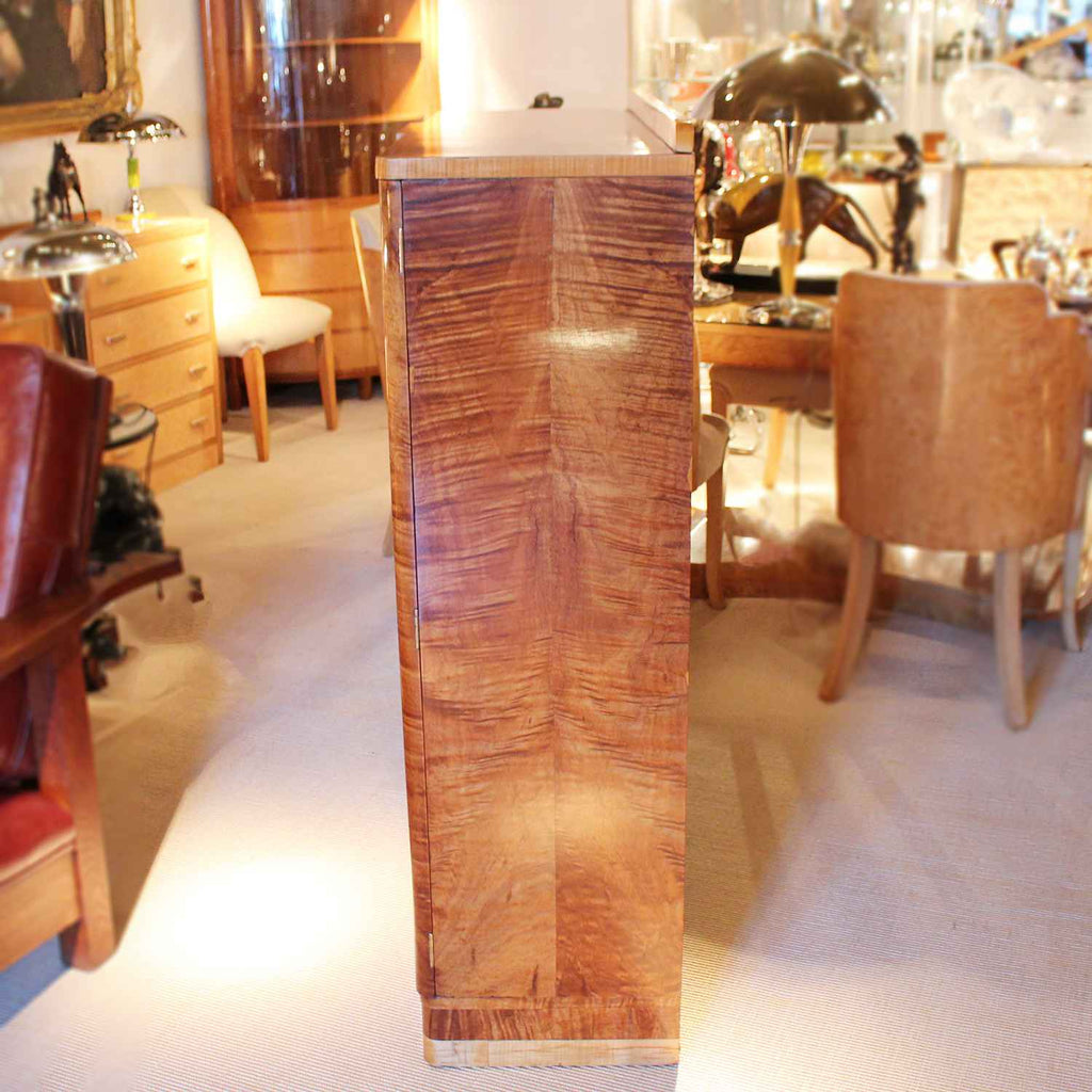 Epstein Art Deco display cabinet with fluted front at Jeroen Markies