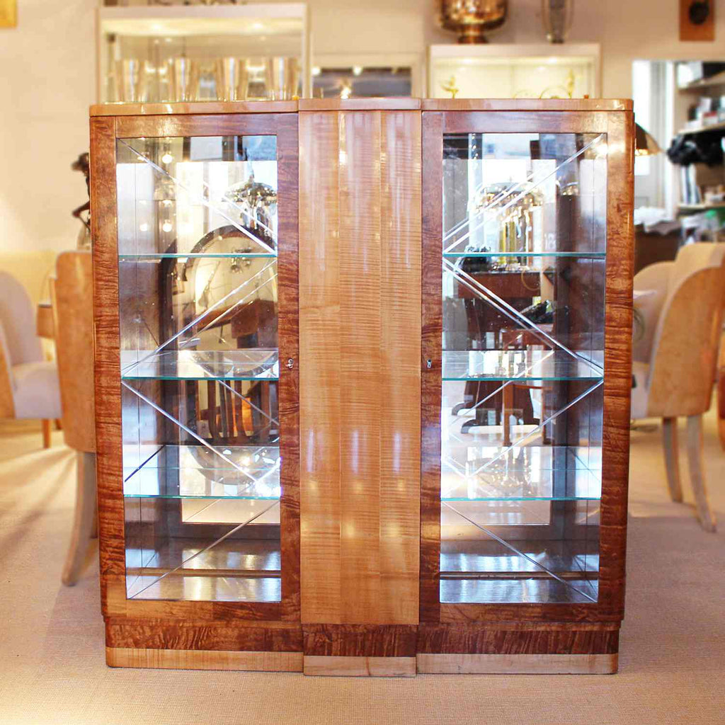 Epstein Art Deco display cabinet with fluted front at Jeroen Markies