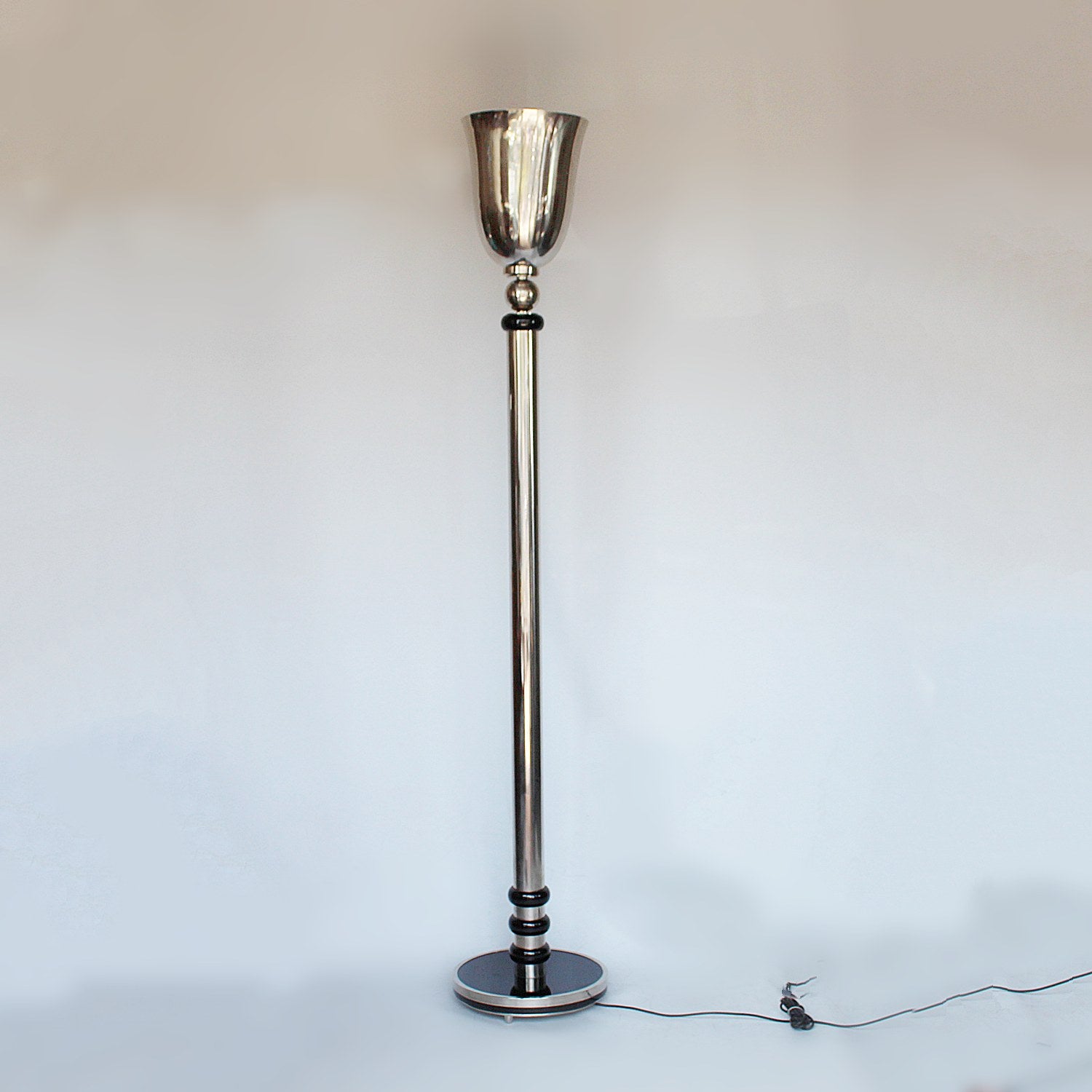 An Art Deco uplighter torchiere floor lamp in chromed metal and black bakelite at Jeroen Markies 