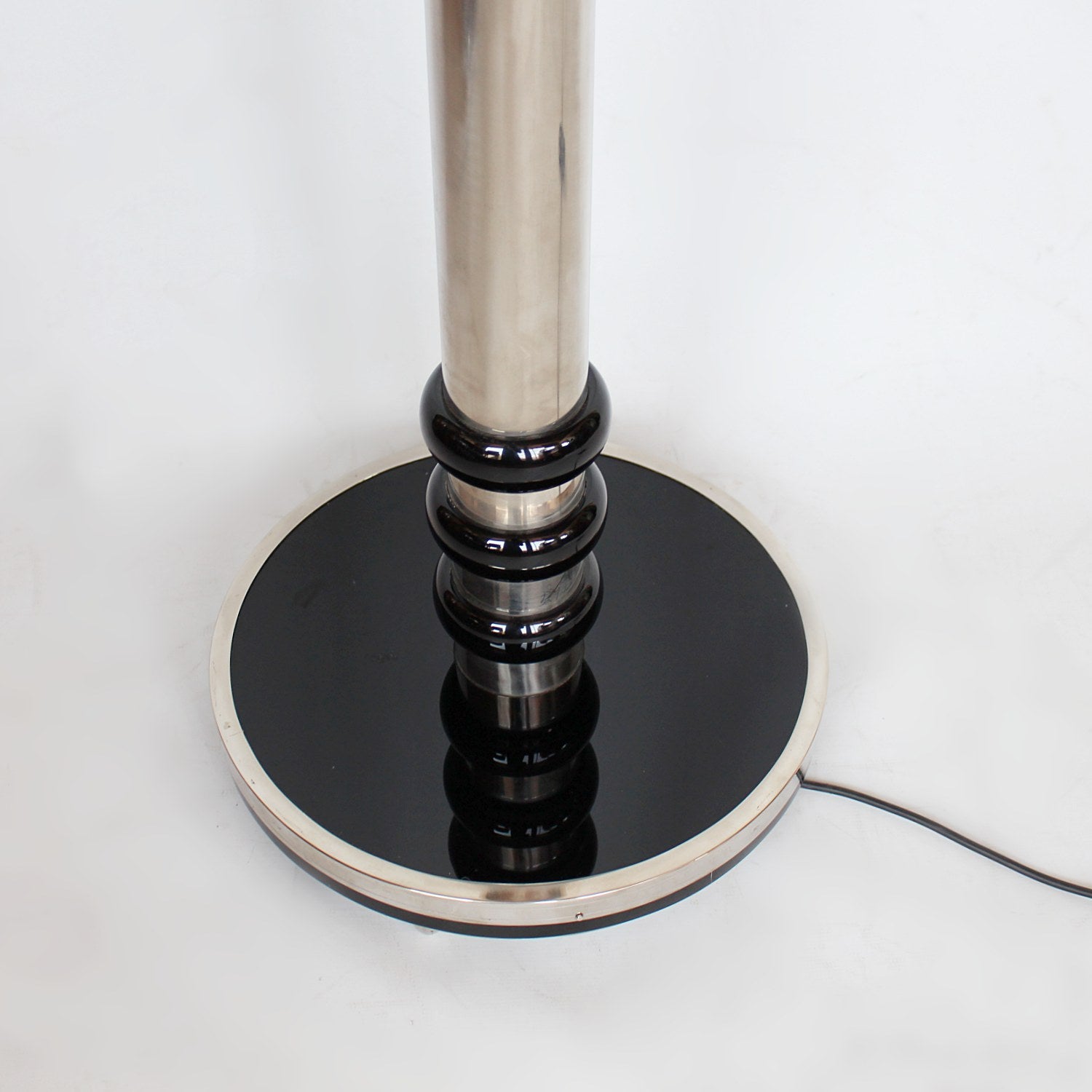 An Art Deco uplighter torchiere floor lamp in chromed metal and black bakelite at Jeroen Markies 