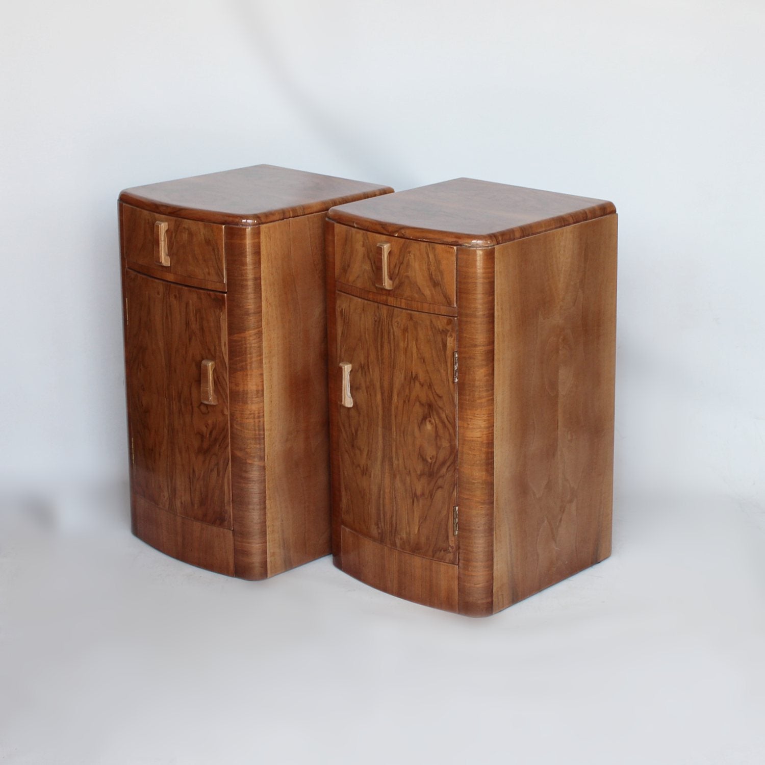 Classic Art Deco bedside cabinets in walnut at Jeroen Markies