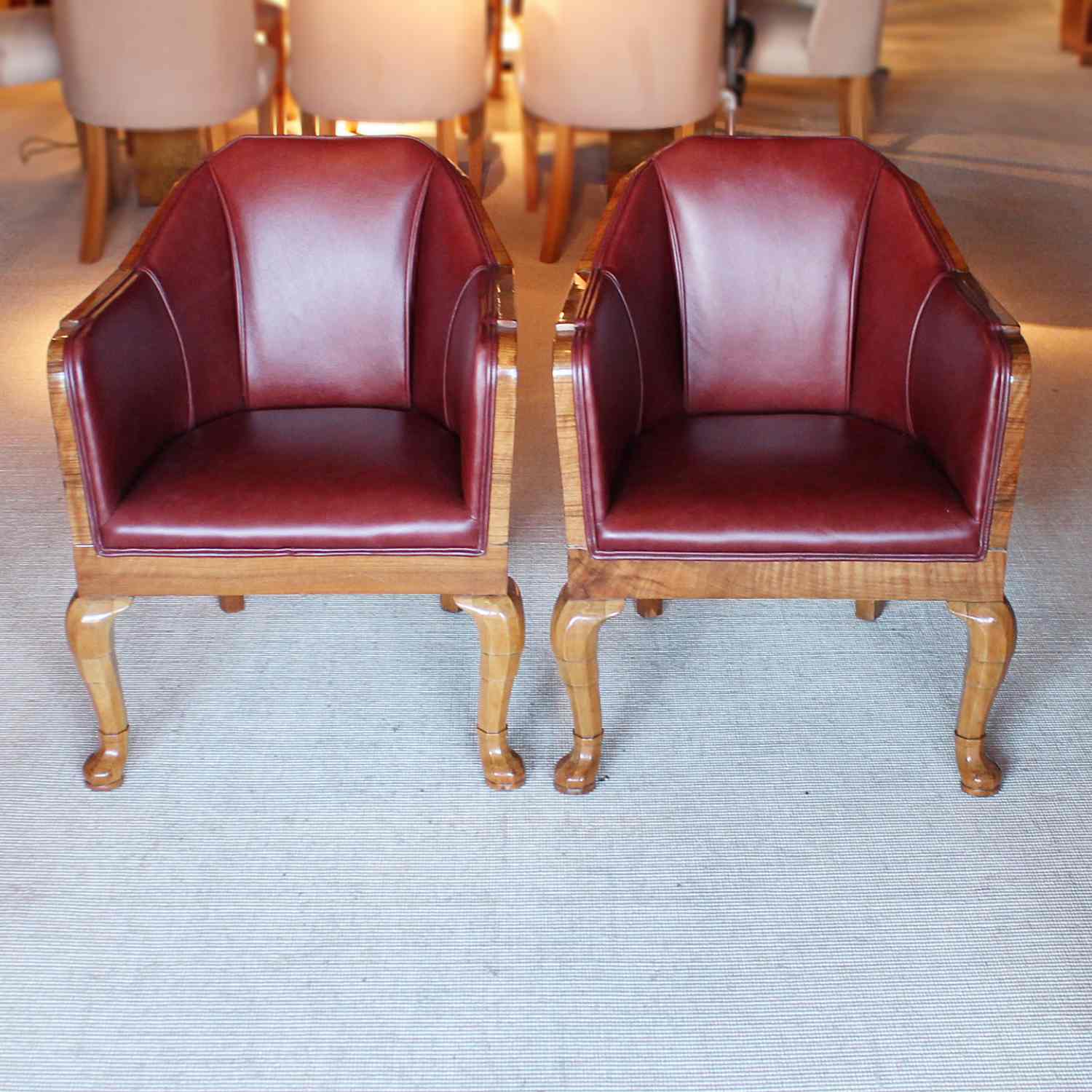 Art Deco side chairs in chestnut leather with curved walnut legs at Jeroen Markies