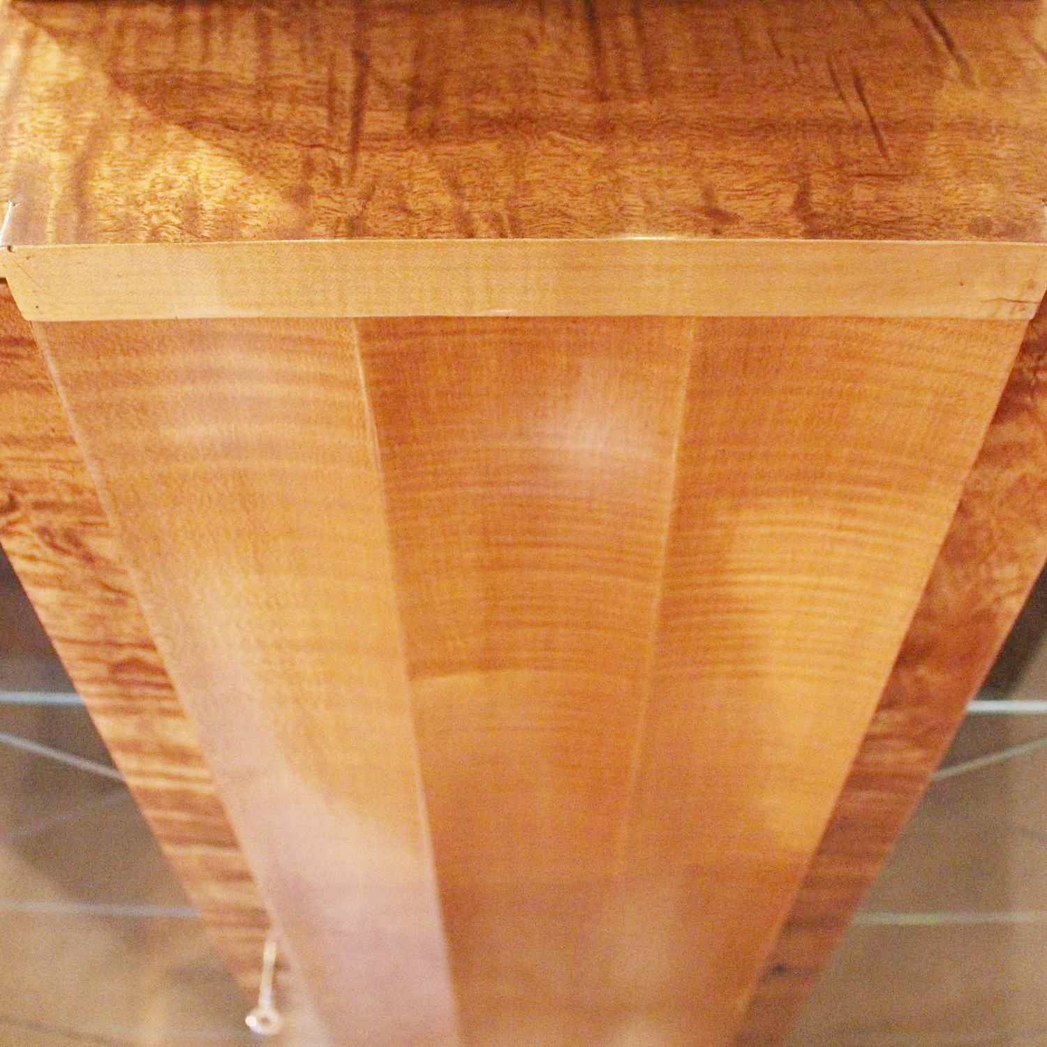 Epstein Art Deco display cabinet with fluted front at Jeroen Markies