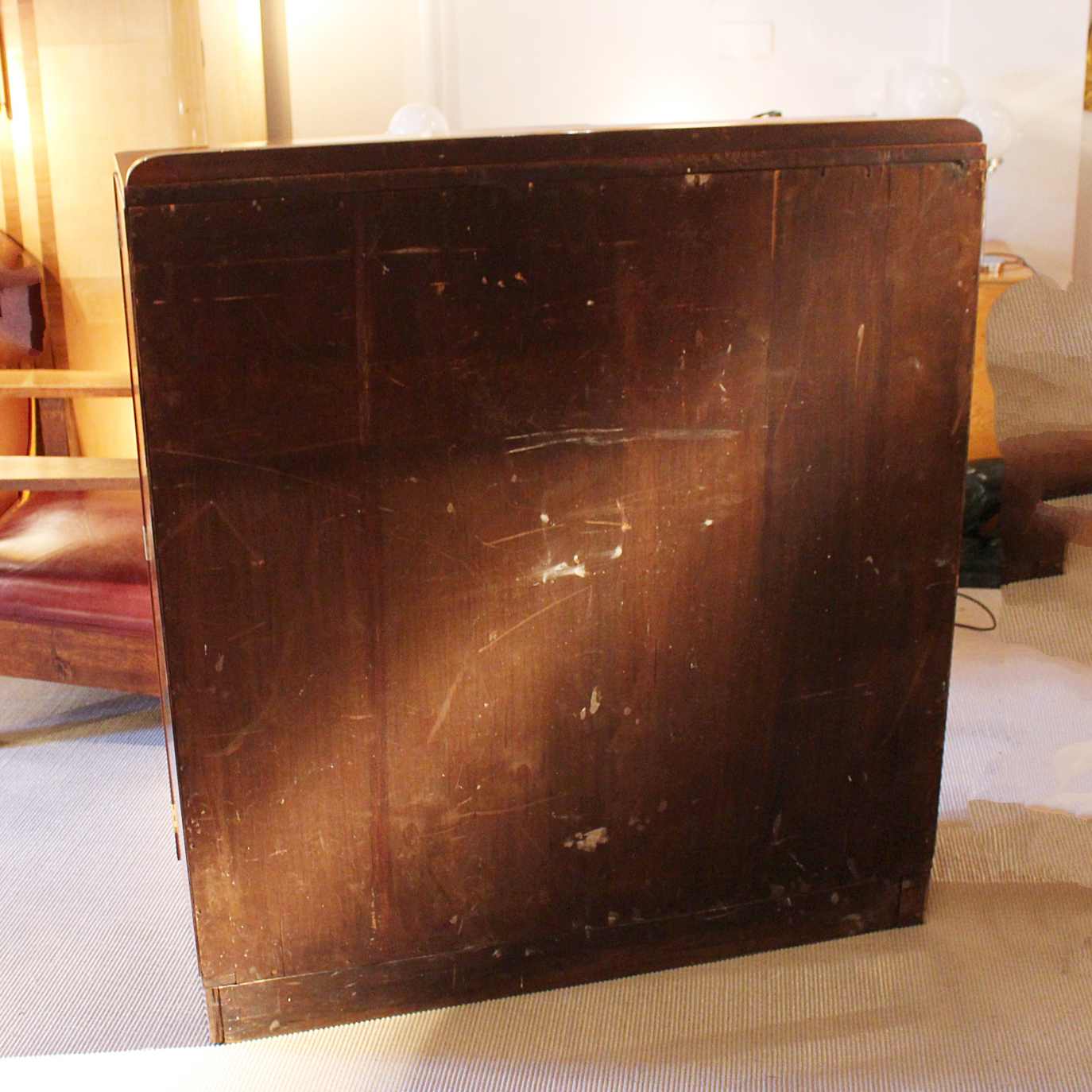 Epstein Art Deco display cabinet with fluted front at Jeroen Markies