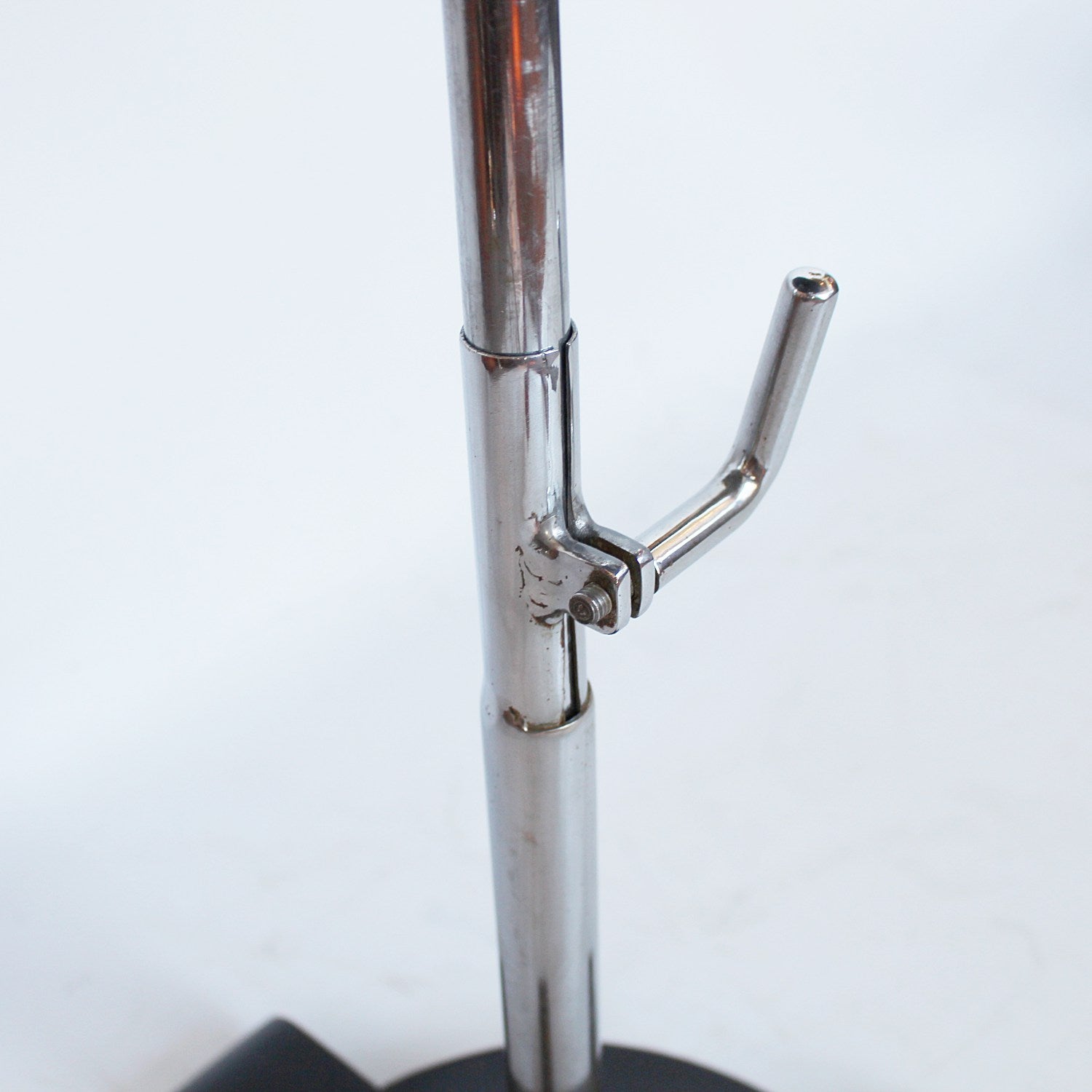 Art Deco extendable side table in ebonised wood and chromed metal at Jeroen Markies