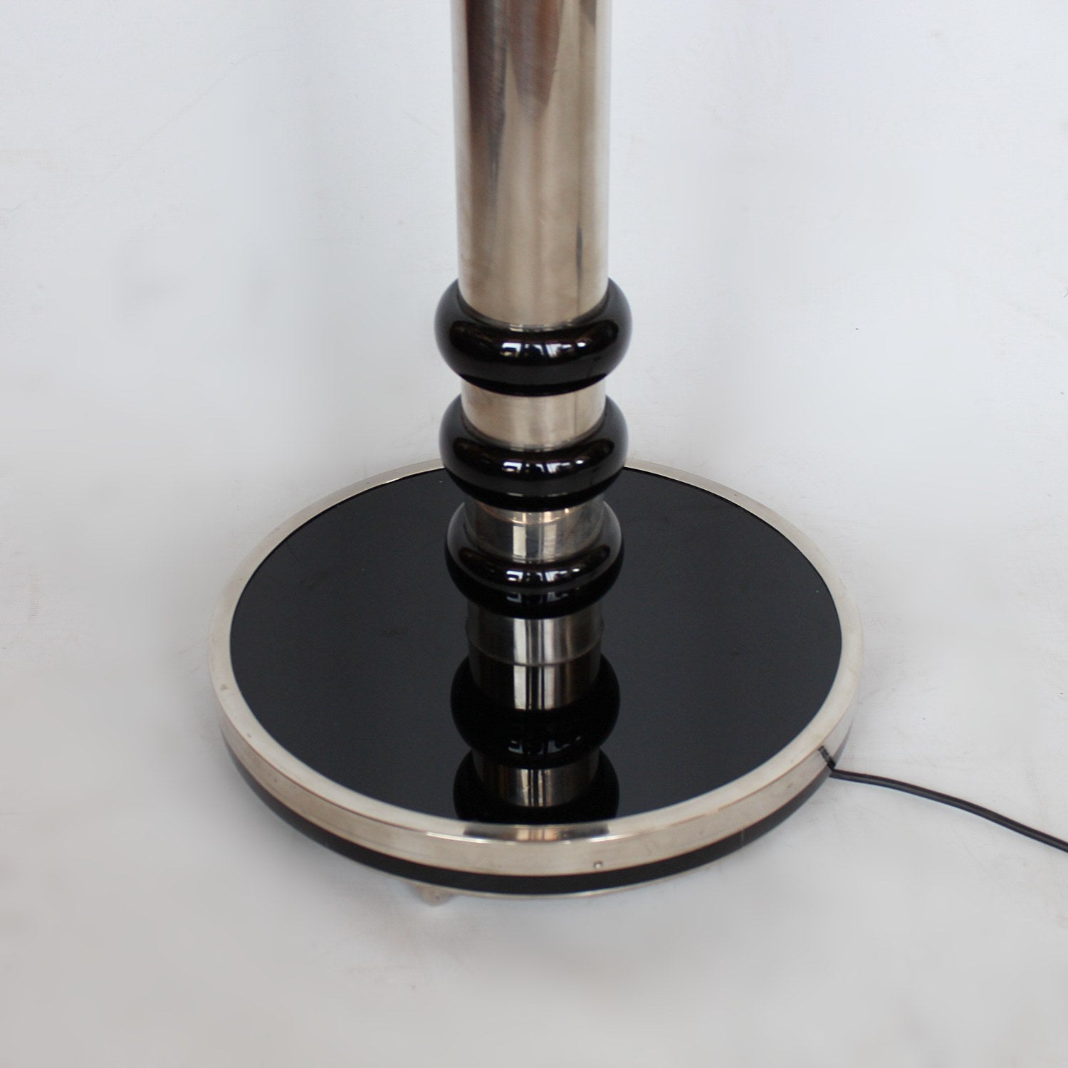 An Art Deco uplighter torchiere floor lamp in chromed metal and black bakelite at Jeroen Markies 