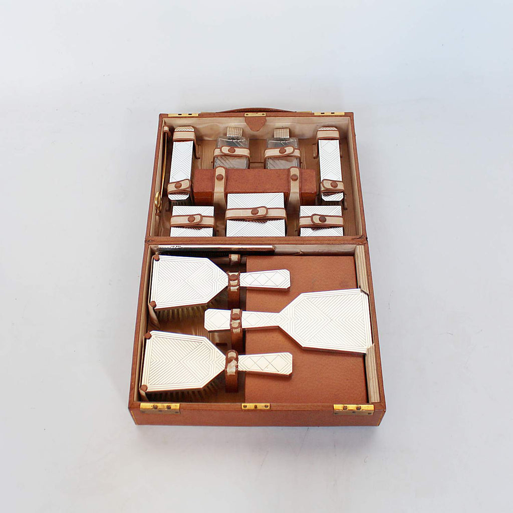 Asprey Art Deco silver vanity case dated 1937