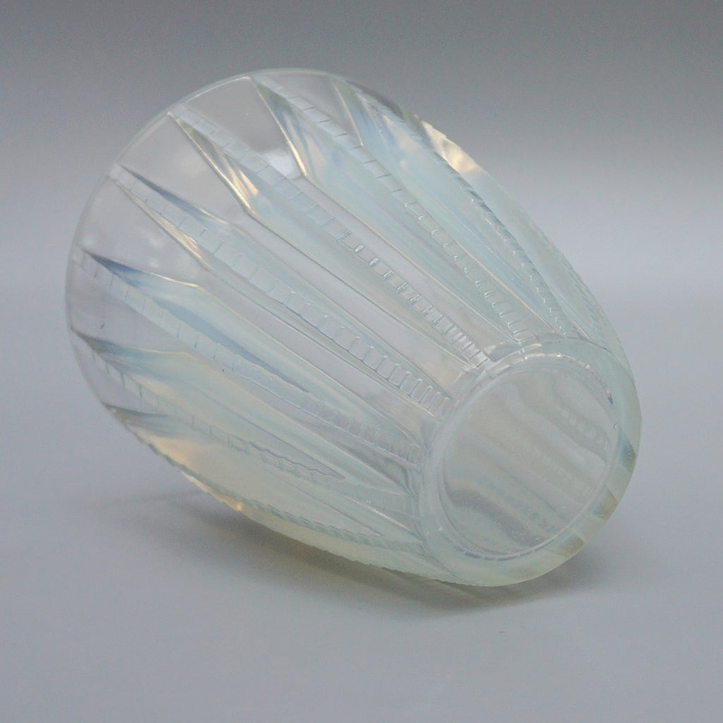 Chamonix, an Art Deco Opalescent Glass Vase by Rene Lalique - Jeroen Markies Art Deco
