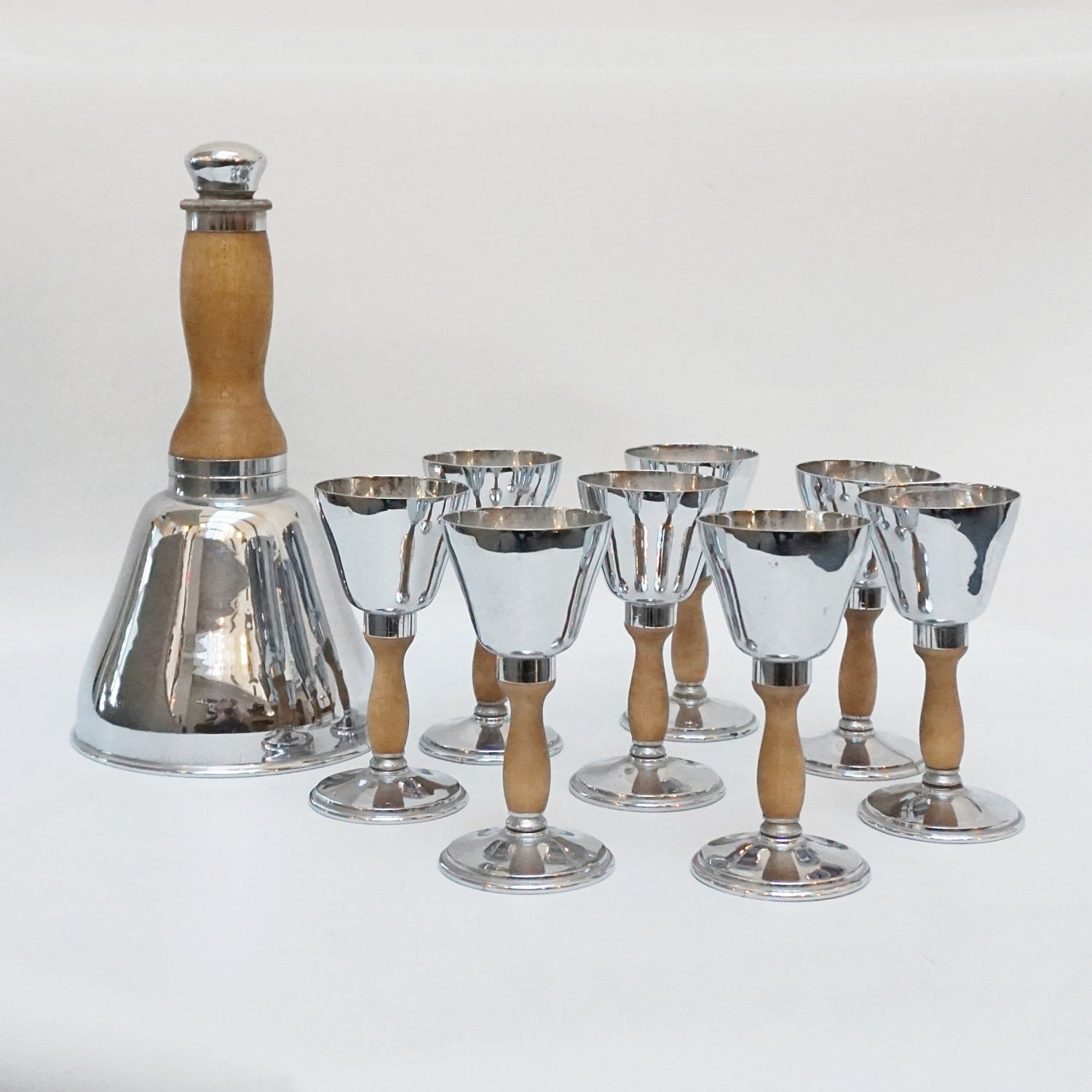 Vintage Art Deco Cocktail Shaker 1930's and Eight Beakers Original Matching - Jeroen Markies Art Deco