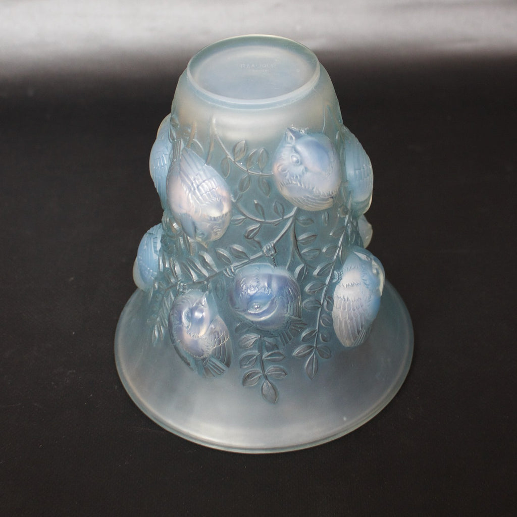 Saint-Francois Art Deco opalescent glass vase - René Lalique Glass - Jeroen Markies Art Deco