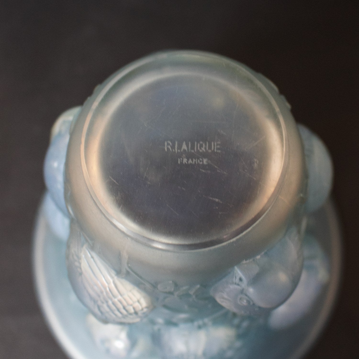 Saint-Francois Art Deco opalescent glass vase - René Lalique Glass - Jeroen Markies Art Deco