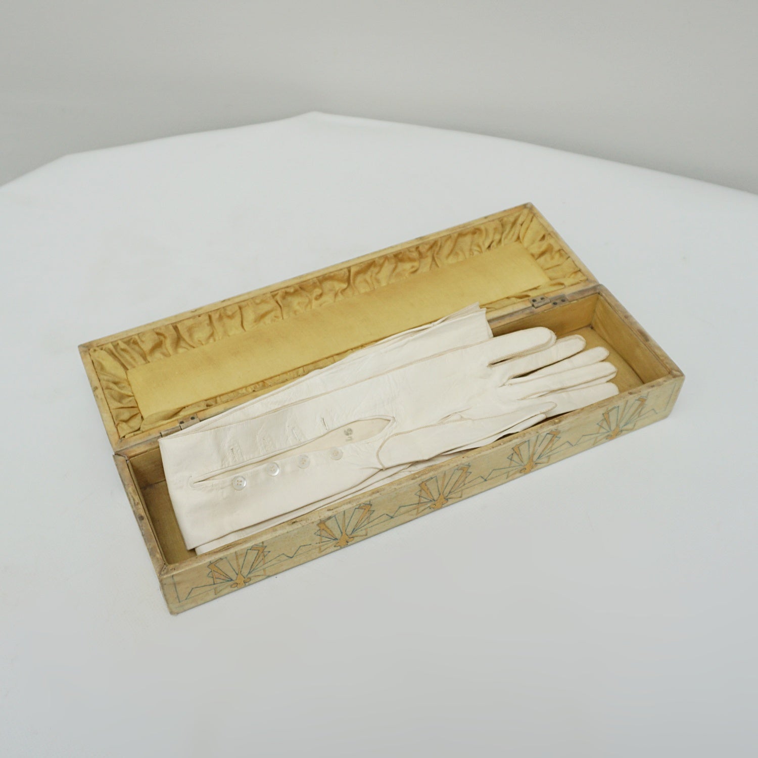 Early 20th century decorated Velum glove box - Jeroen Markies Art Deco