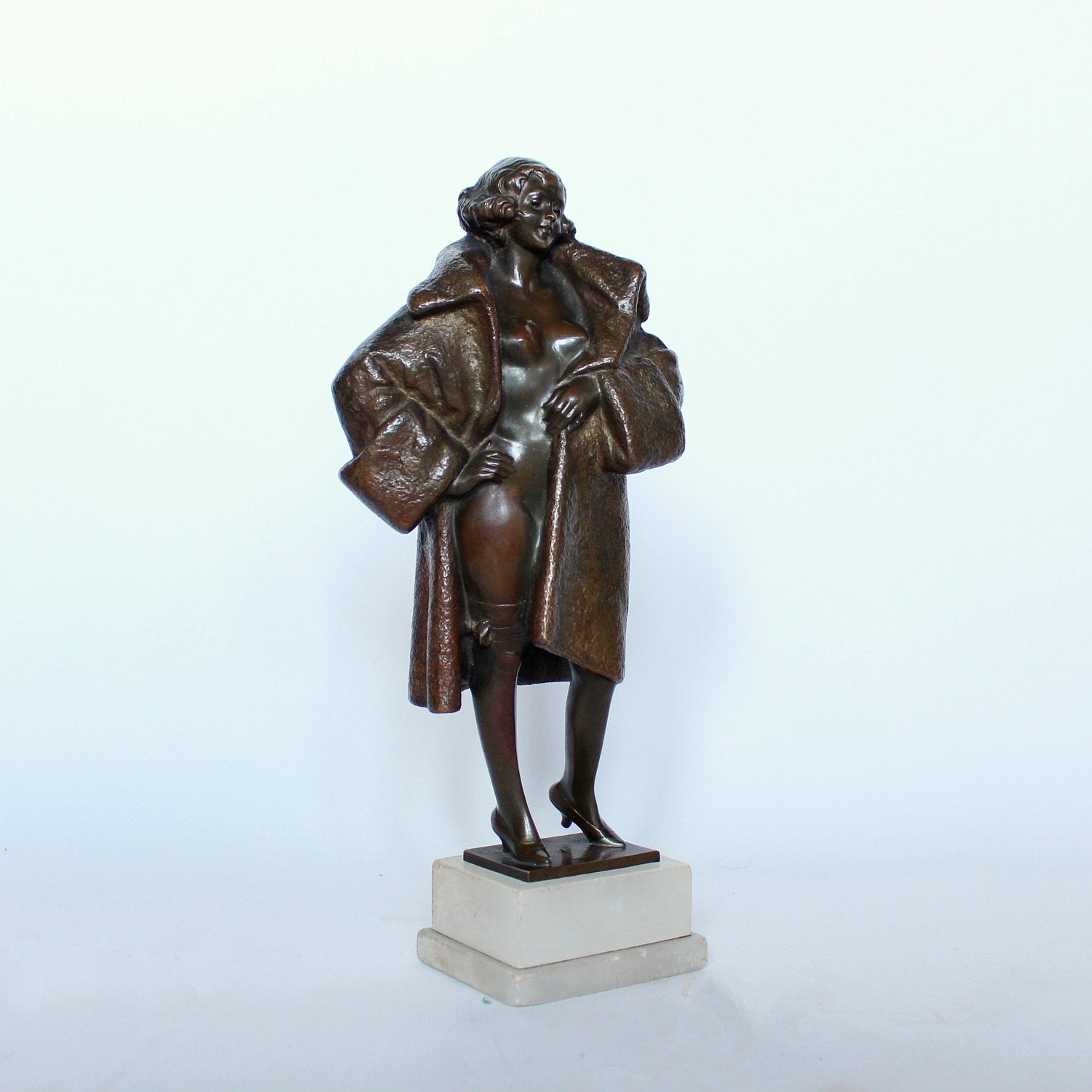 Bruno Zach Lady in Garter Art Deco sculpture at Jeroen Markies 