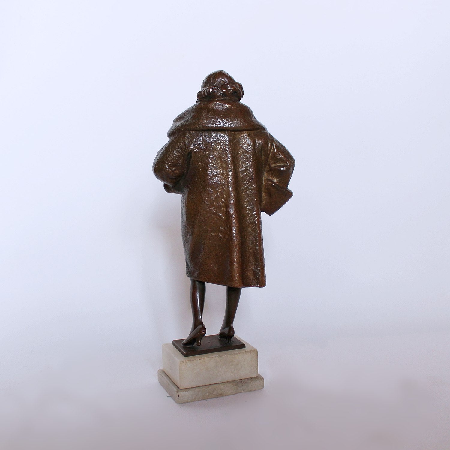 Bruno Zach Lady in Garter Art Deco sculpture at Jeroen Markies 