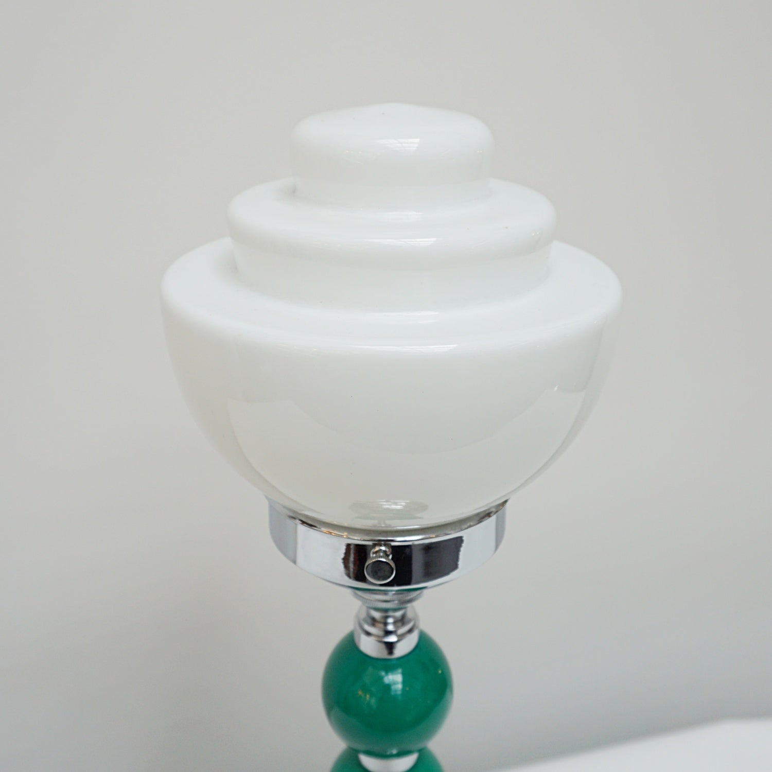 An Art Deco table lamp. Green bakelite balls with chromed banding to stem. Set over stepped circular base - Jeroen m