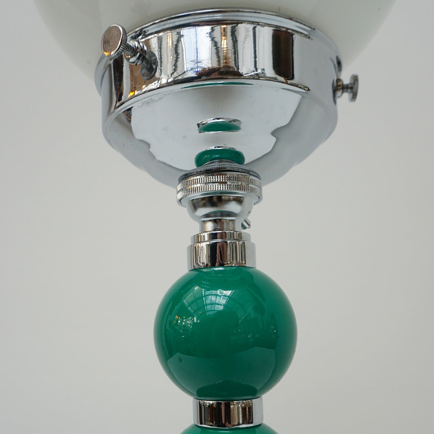 An Art Deco table lamp. Green bakelite balls with chromed banding to stem. Set over stepped circular base - Jeroen m