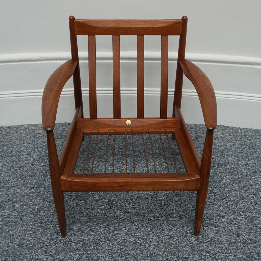 Vintage 1960's Grete Jalk for France & Son Danish Easy Chair Teak and White Boucle - Jeroen Markies Art Deco