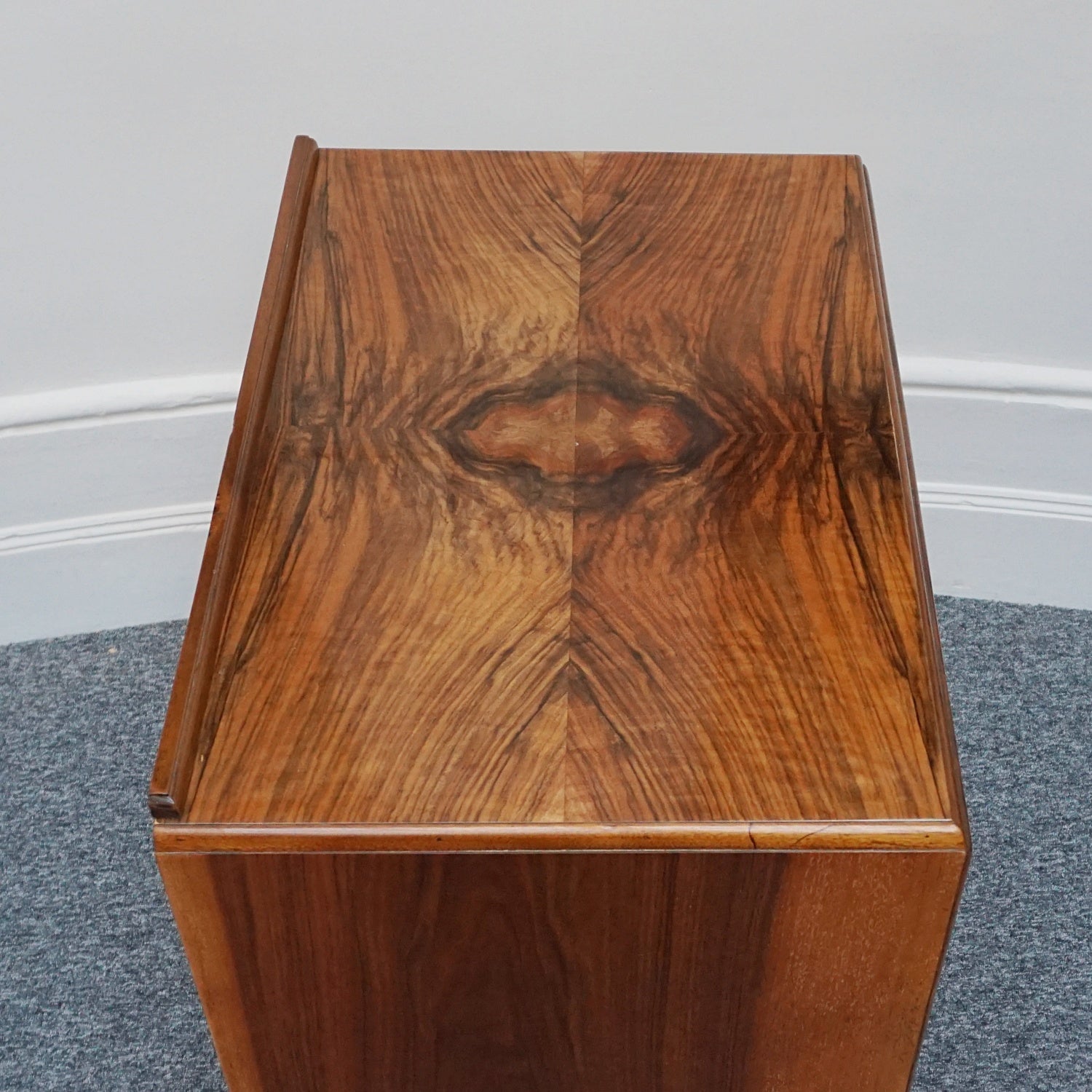 Vintage walnut 1930's English Art Deco Chest of Drawers - Jeroen Markies Art Deco