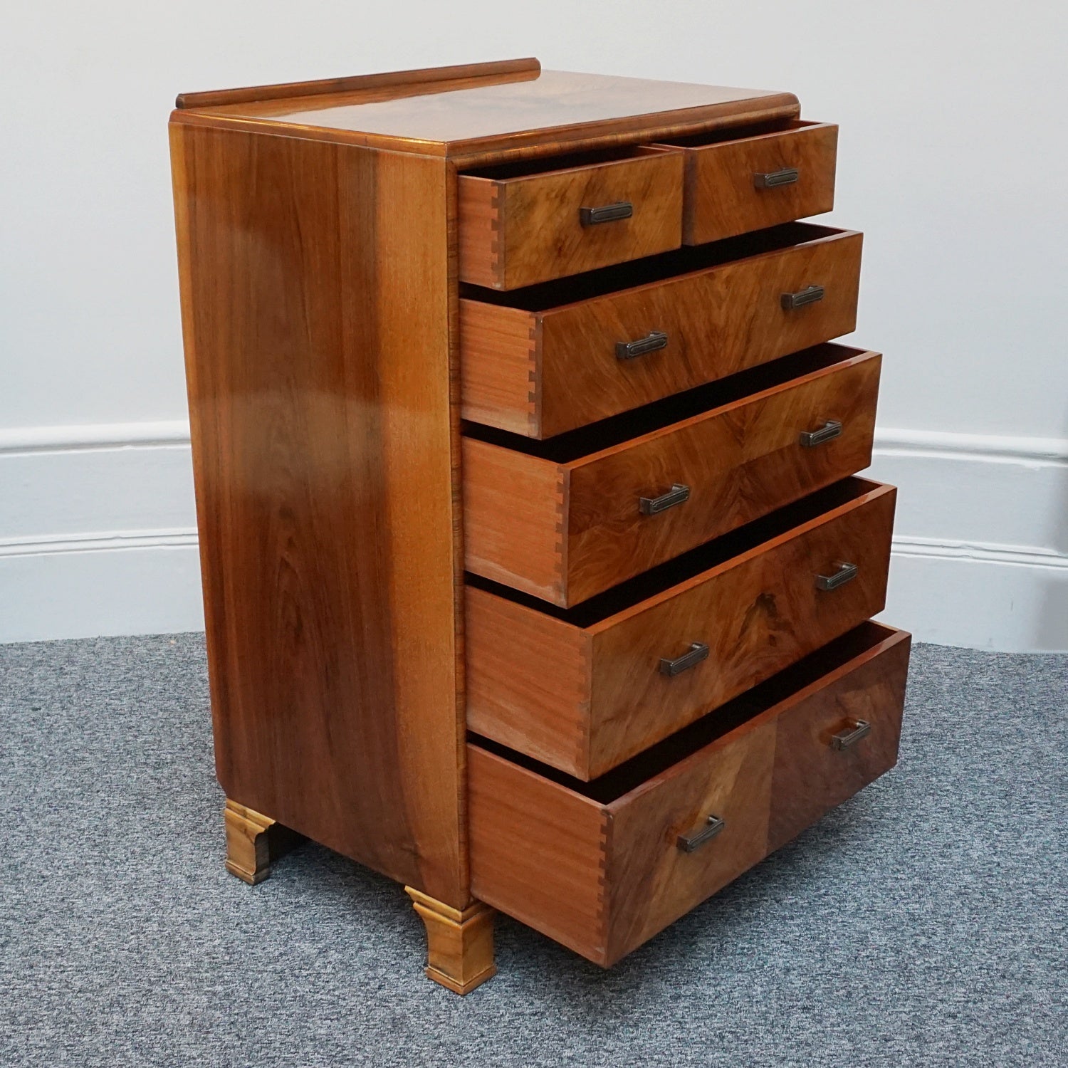 Vintage walnut 1930's English Art Deco Chest of Drawers - Jeroen Markies Art Deco