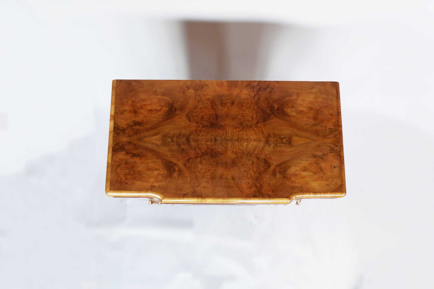 An Art Deco Chest of Four Drawers Burr Walnut Veneered - Jeroen Markies Art Deco