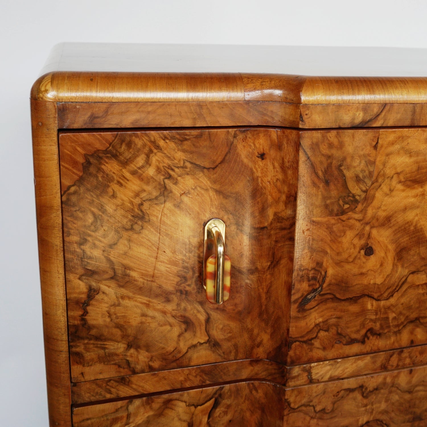 An Art Deco Chest of Four Drawers Burr Walnut Veneered - Jeroen Markies Art Deco