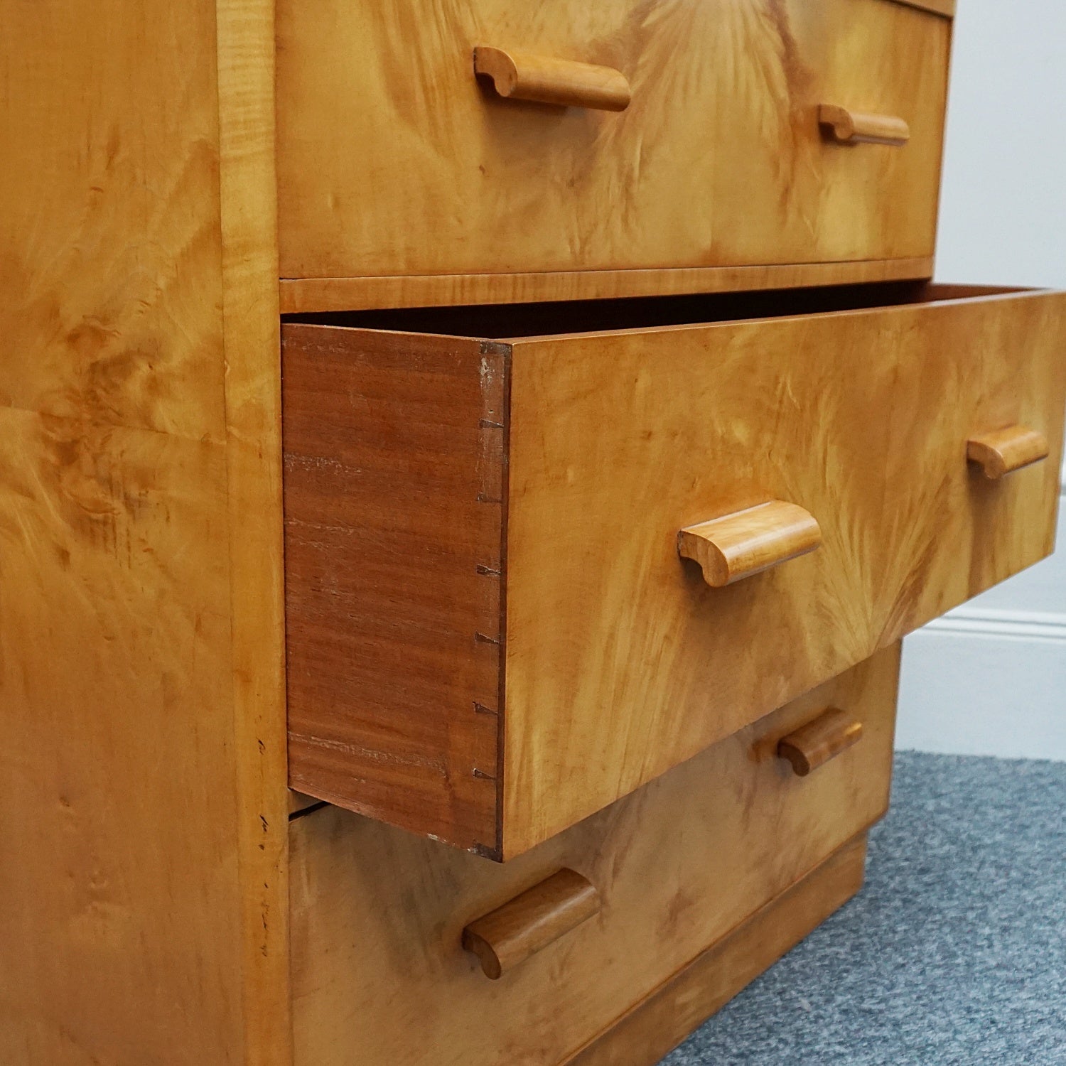 Vintage Art Deco Walnut Chest of Drawers - Jeroen Markies Art Deco