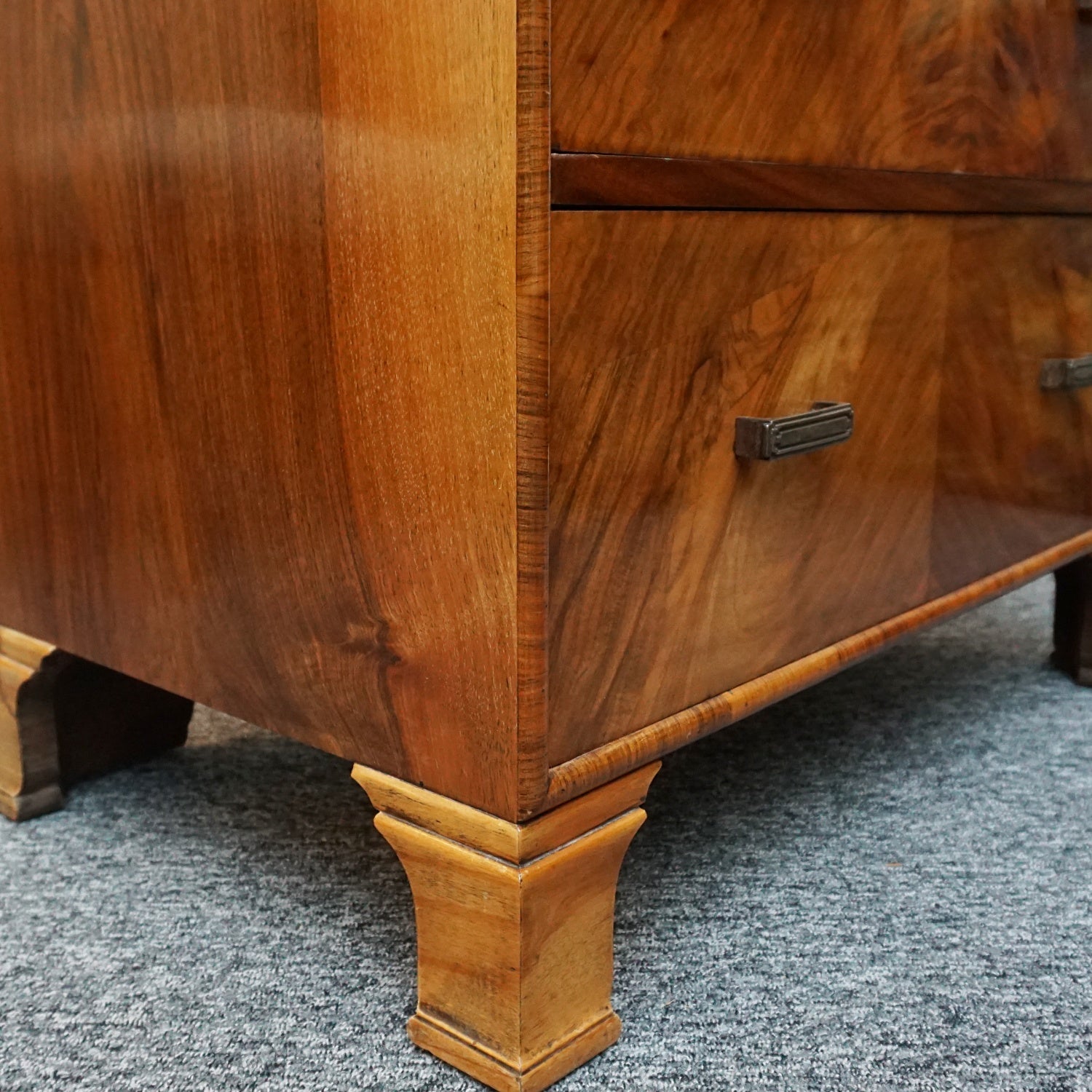 Vintage walnut 1930's English Art Deco Chest of Drawers - Jeroen Markies Art Deco