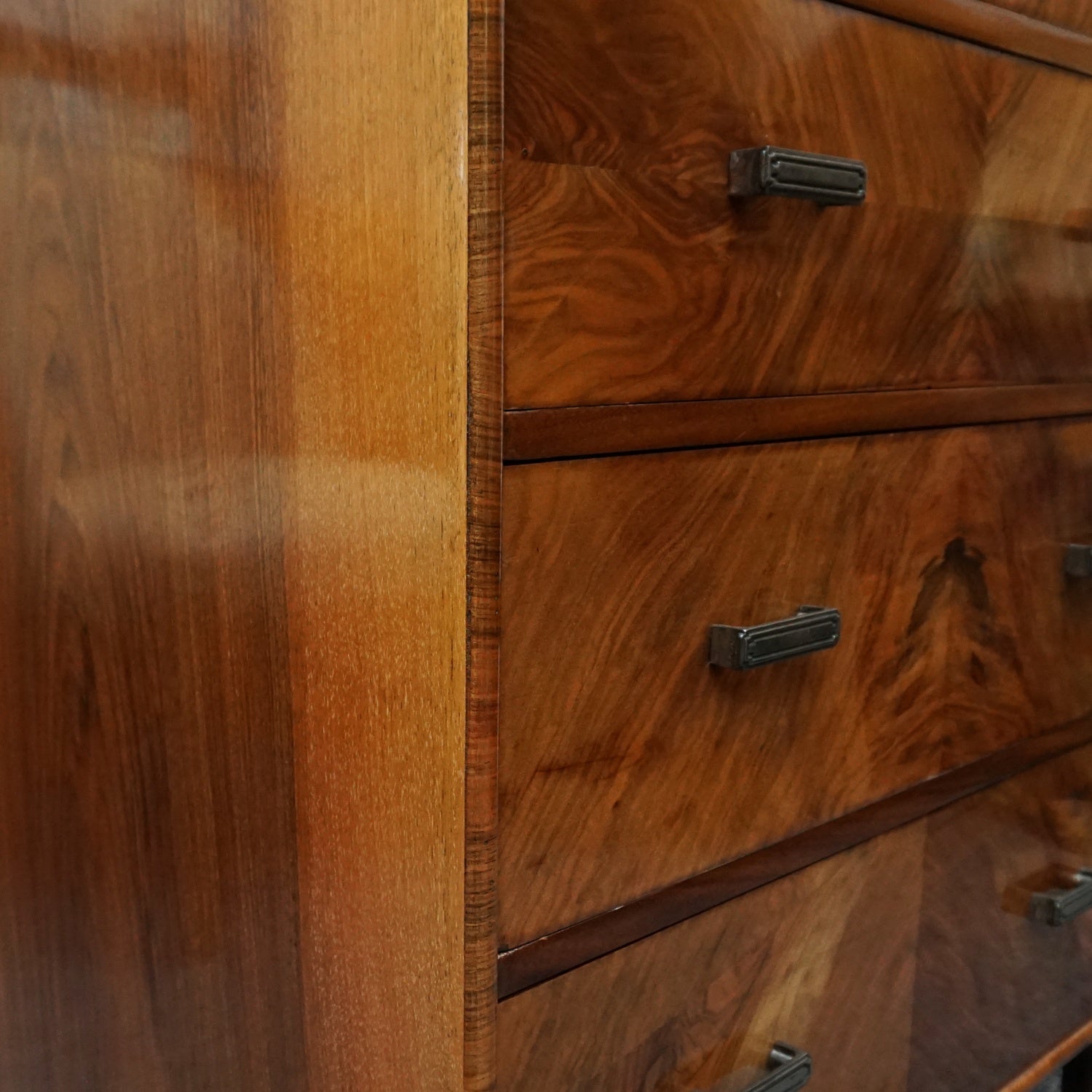 Vintage walnut 1930's English Art Deco Chest of Drawers - Jeroen Markies Art Deco