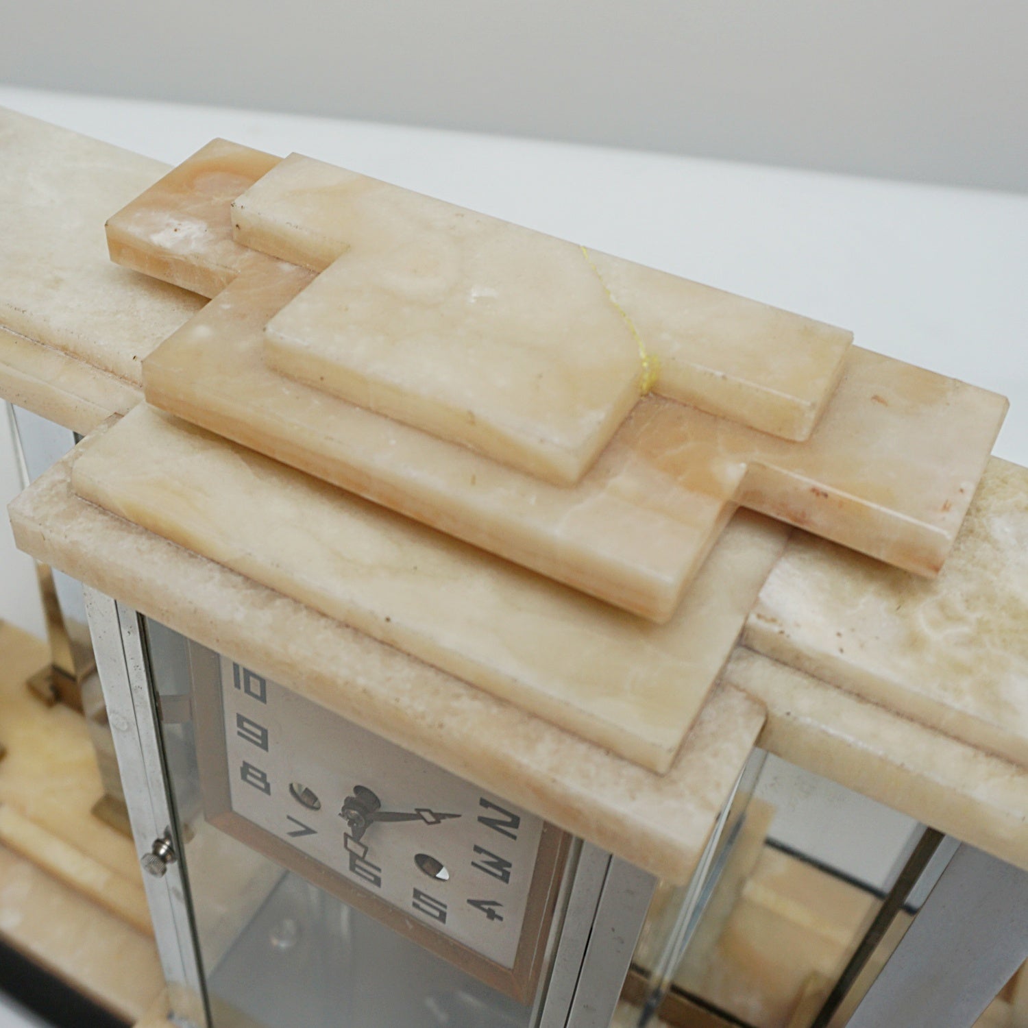 An Art Deco mantle clock - Jeroen Markies Art Deco