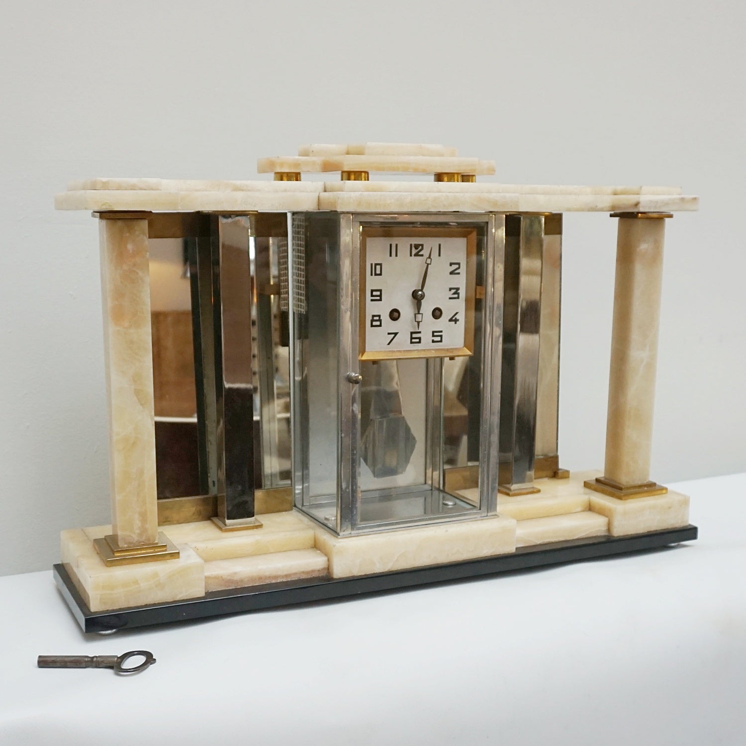 An Art Deco mantle clock - Jeroen Markies Art Deco