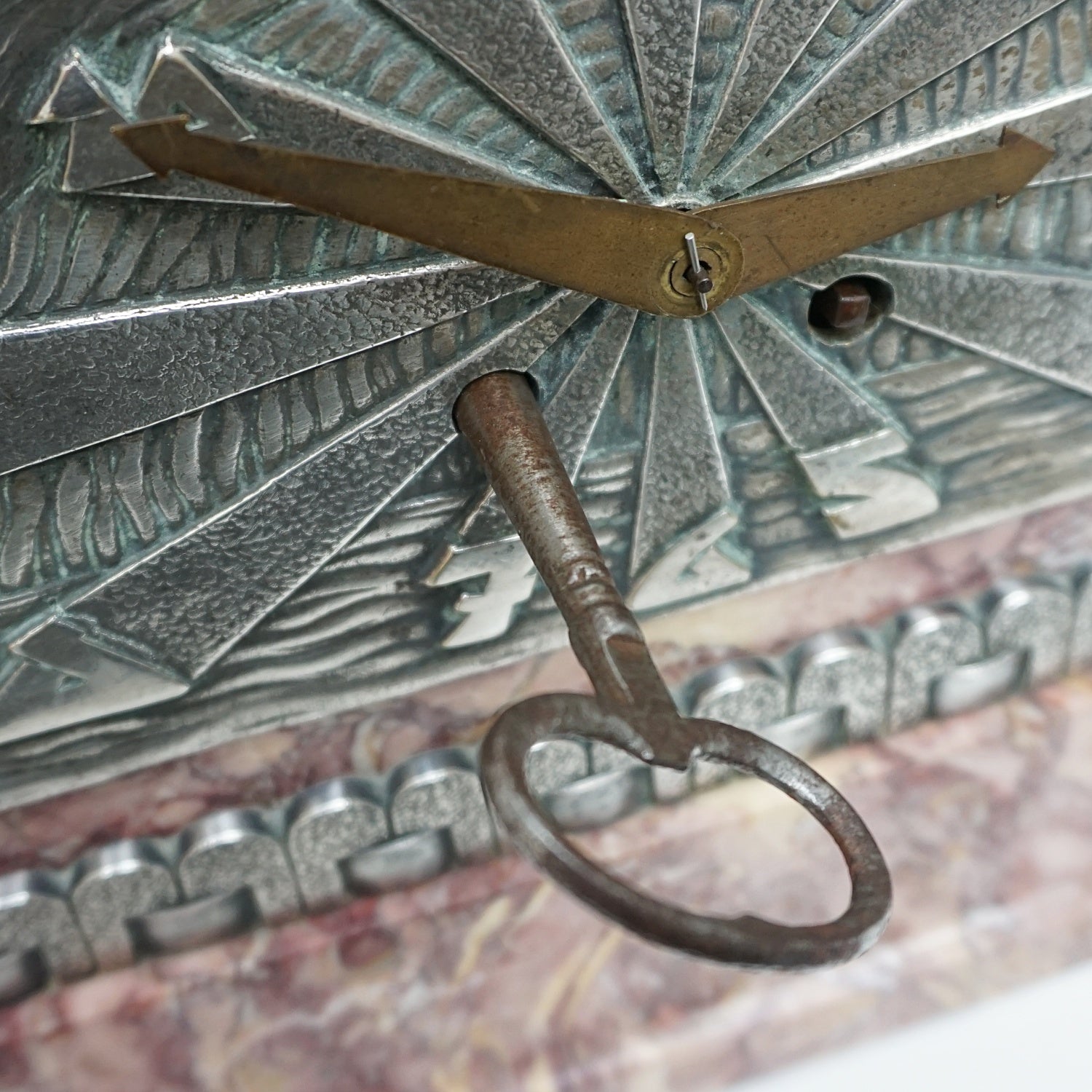 An Art Deco cubist clock attributed to George Lavroff - Jeroen Markies Art Deco