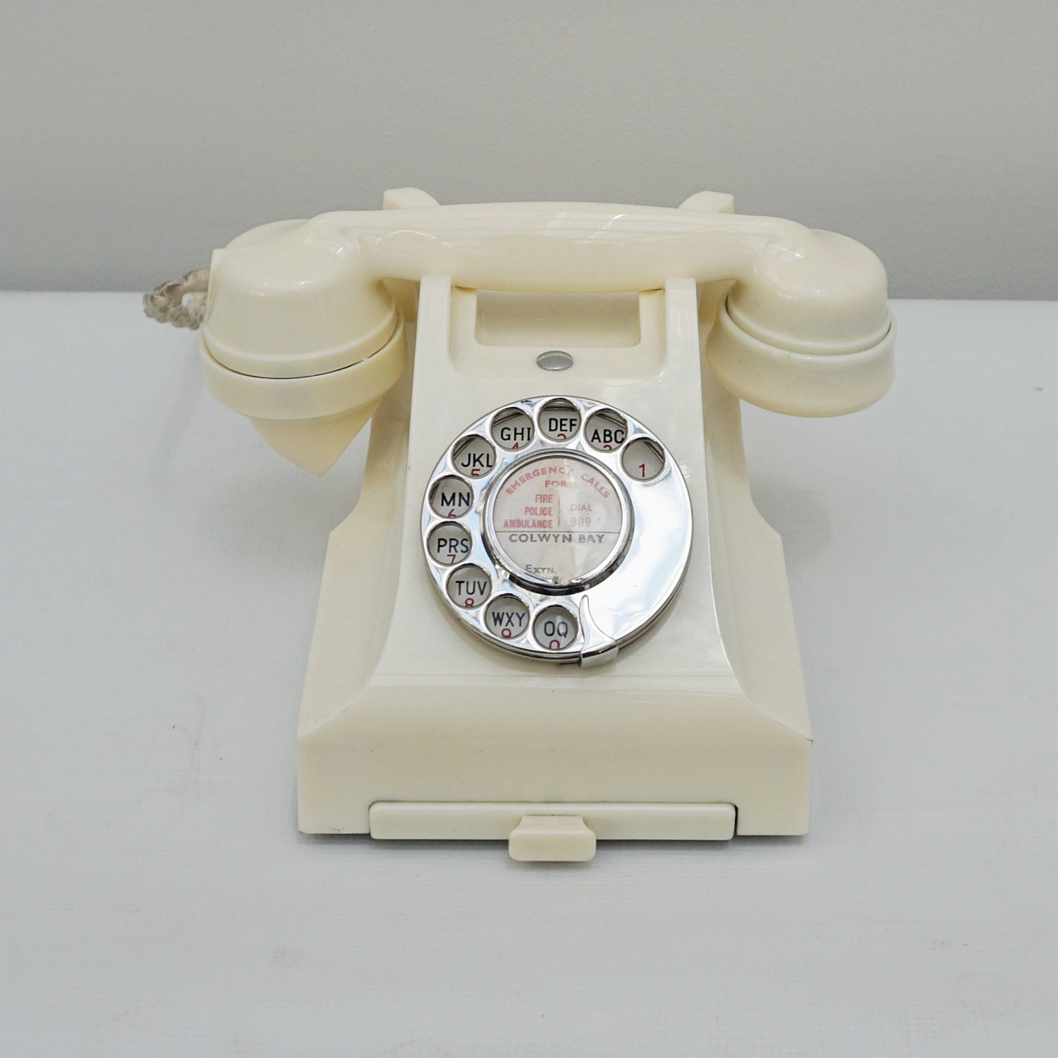 Original GPO Model 332L Ivory Bakelite Telephone - Jeroen Markies Art Deco