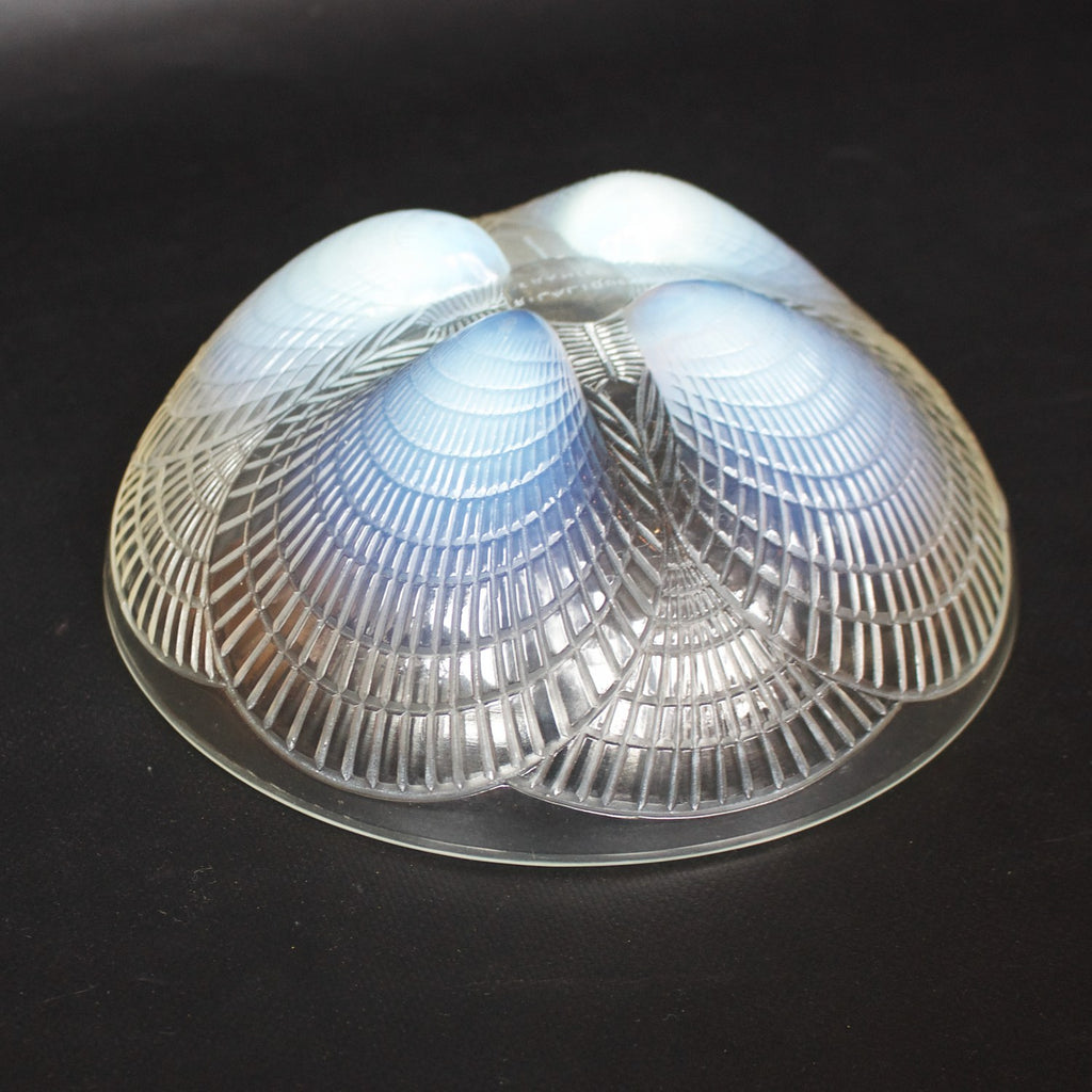 Coupe Coquilles No. 3 Art Deco blue opalescent glass bowl - René Lalique Glass - Jeroen Markies Art Deco