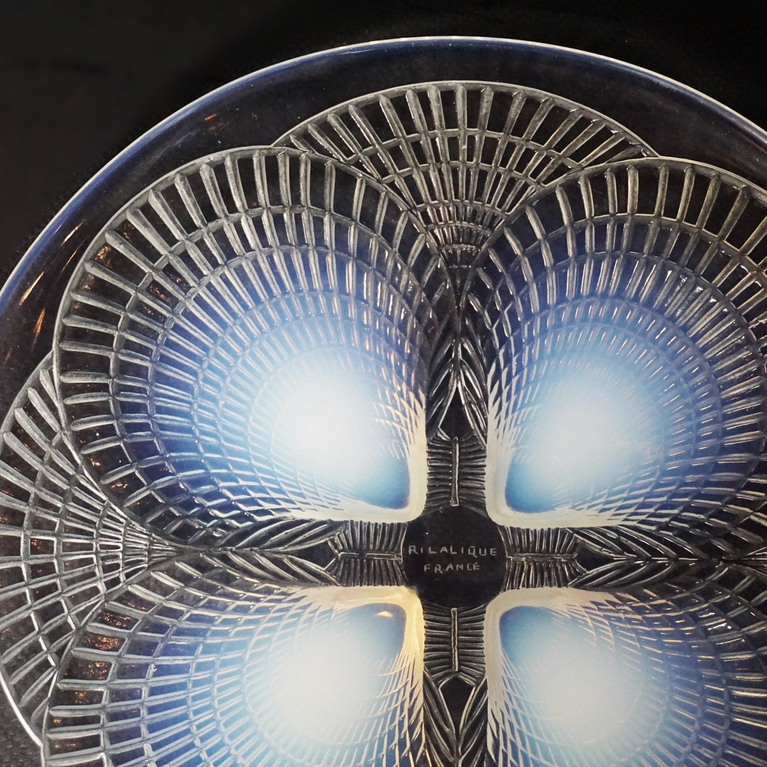 René Lalique Coquilles No.3 Art Deco Opalescent Glass Plate - René Lalique Glass -  Jeroen Markies Art Deco 