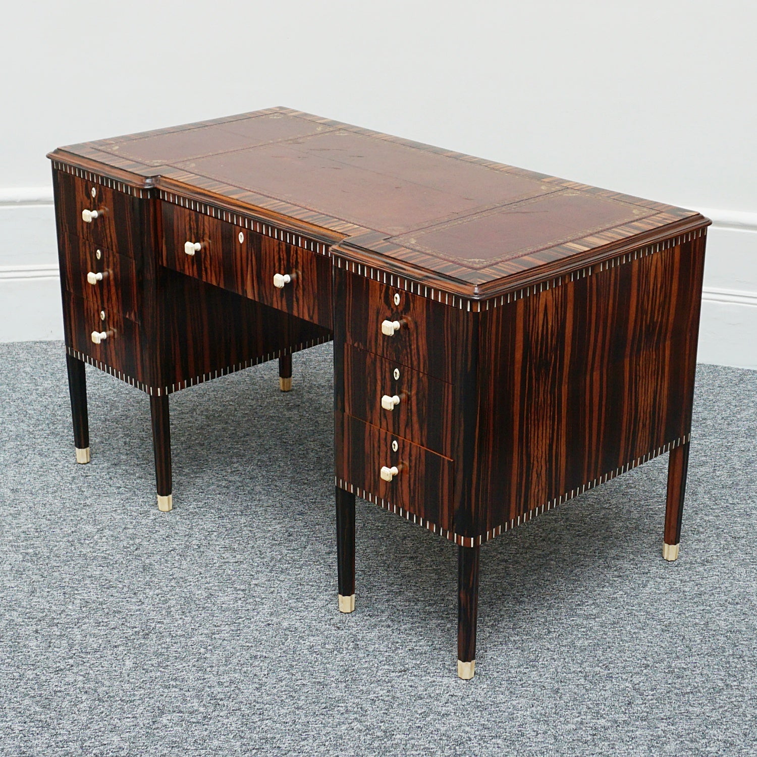 An Art Deco Desk in the manner of Emile Jacques Ruhlmann - Jeroen Markies Art Deco