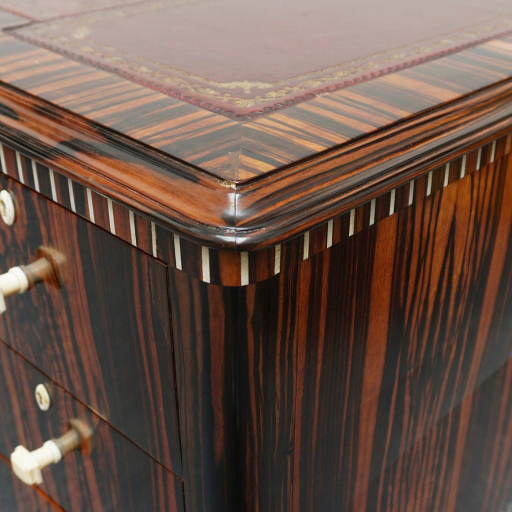 An Art Deco Desk in the manner of Emile Jacques Ruhlmann - Jeroen Markies Art Deco