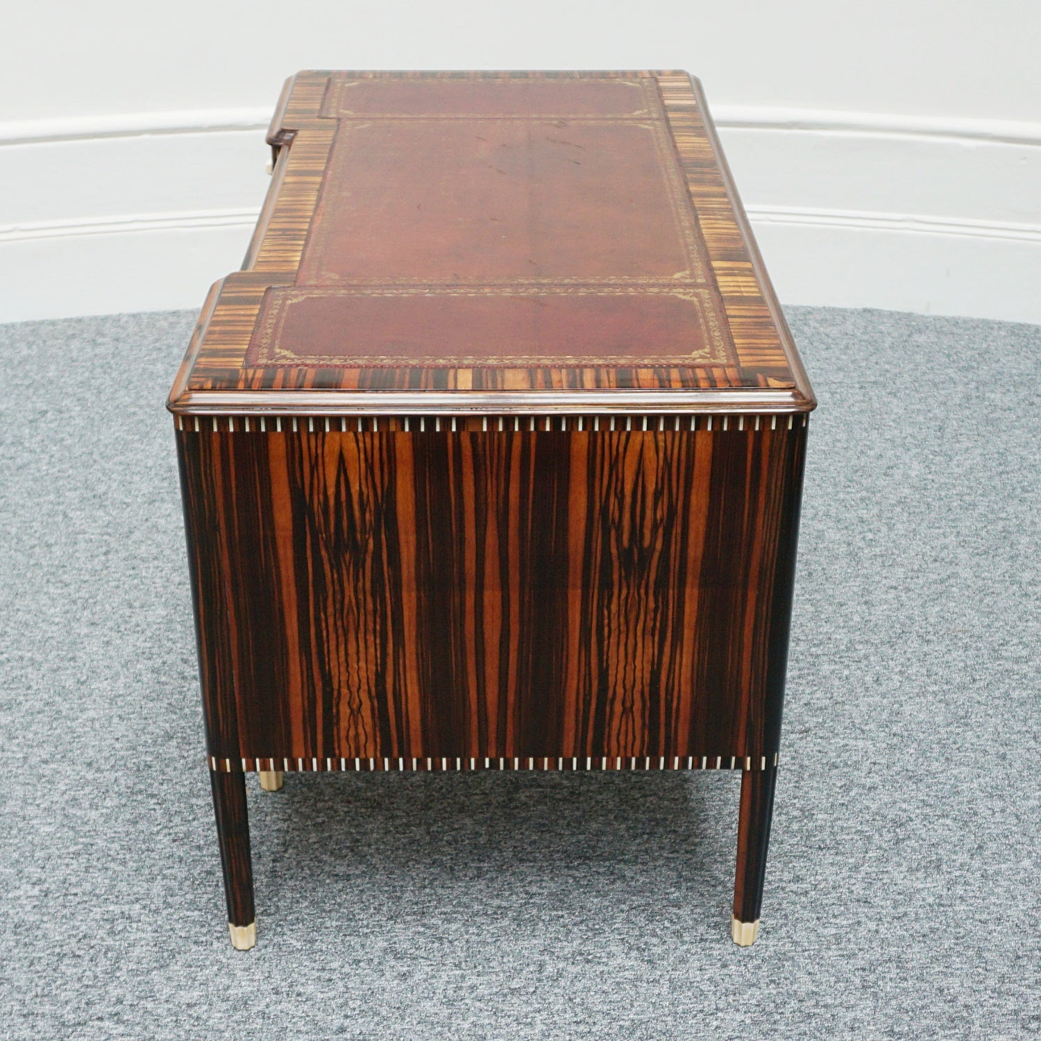 An Art Deco Desk in the manner of Emile Jacques Ruhlmann - Jeroen Markies Art Deco