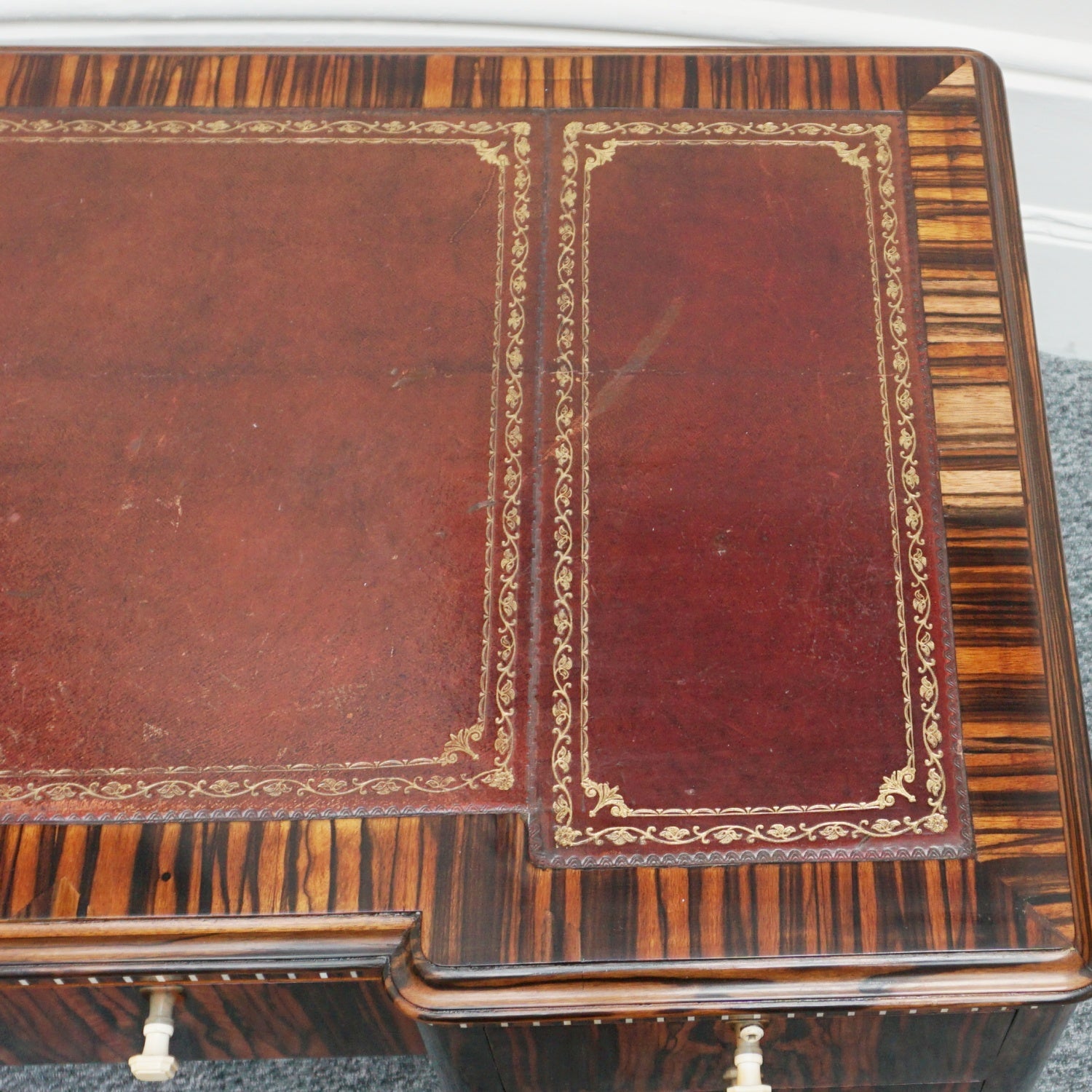 An Art Deco Desk in the manner of Emile Jacques Ruhlmann - Jeroen Markies Art Deco