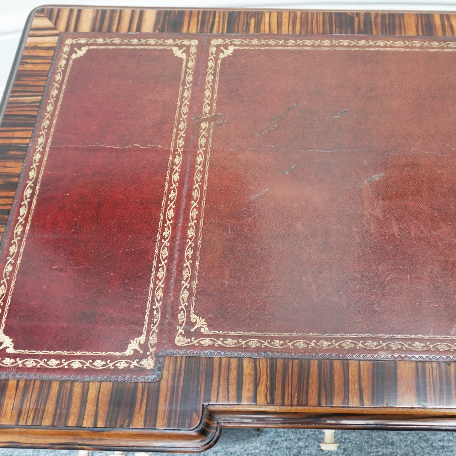 An Art Deco Desk in the manner of Emile Jacques Ruhlmann - Jeroen Markies Art Deco