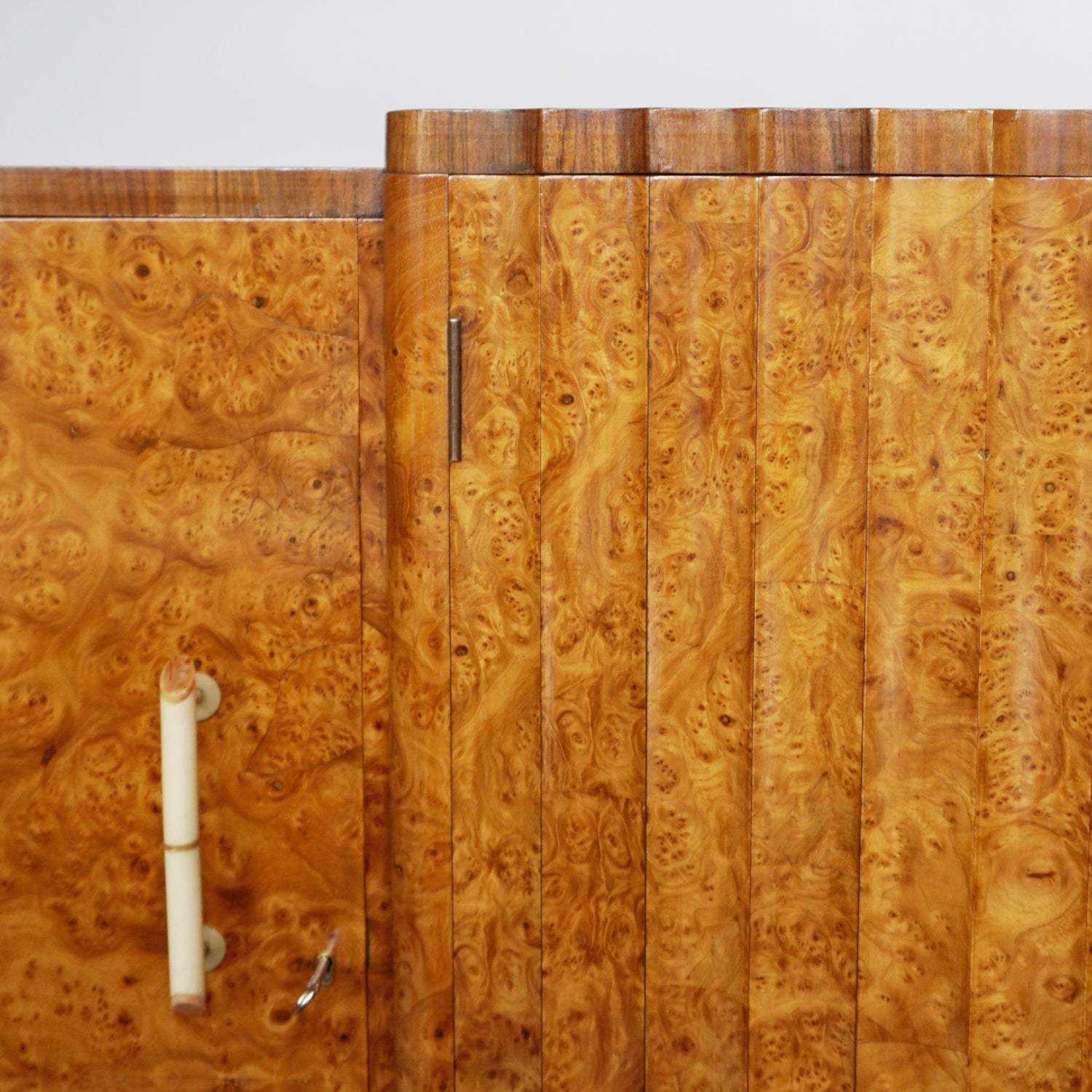Art Deco Sideboard - Burr Walnut - Harry & Lou Epstein - Jeroen Markies Art Deco