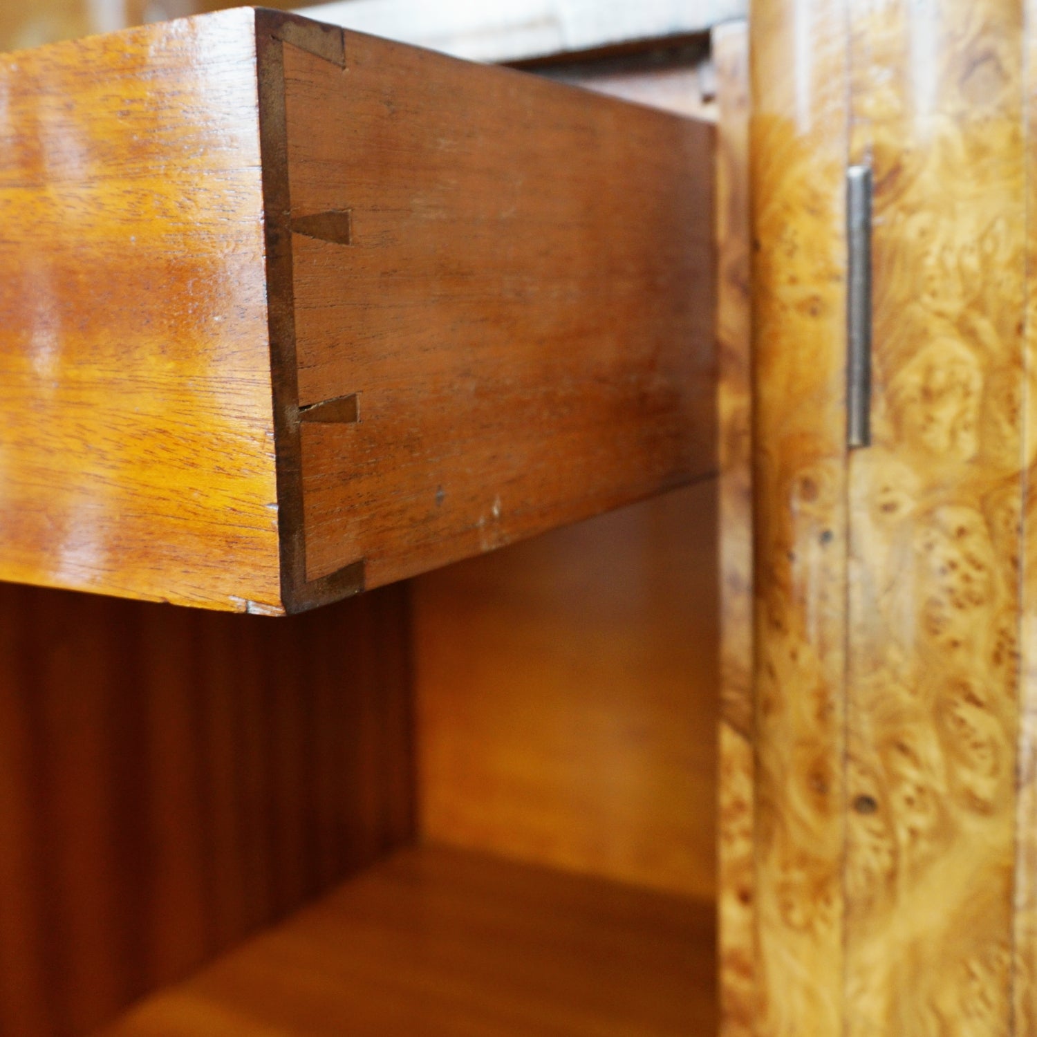 Art Deco Sideboard - Burr Walnut - Harry & Lou Epstein - Jeroen Markies Art Deco