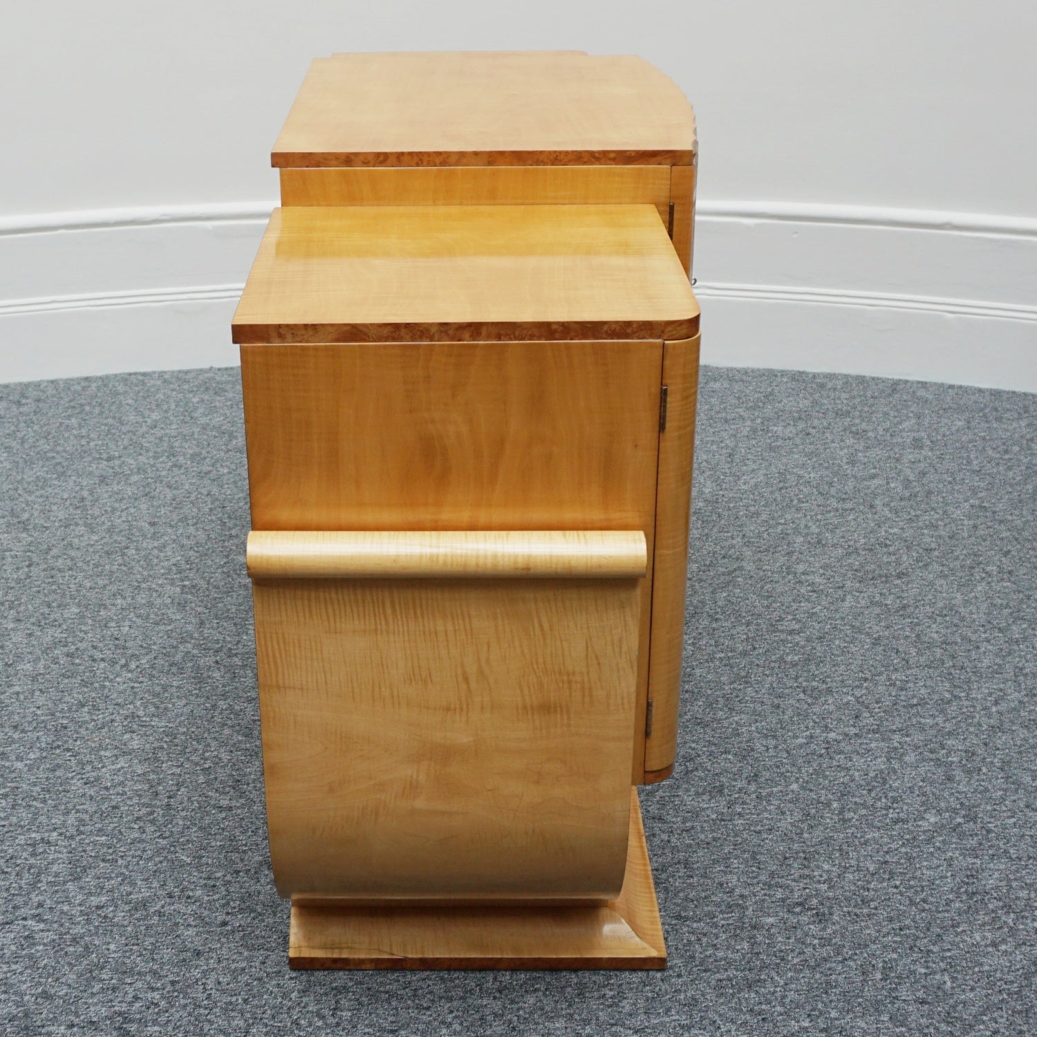 Art Deco Sideboard by Harry & Lou Epstein English, Circa 1935 - Jeroen Markies Art Deco