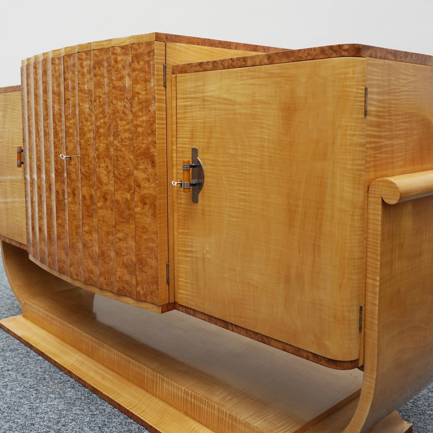 Art Deco Sideboard by Harry & Lou Epstein English, Circa 1935 - Jeroen Markies Art Deco