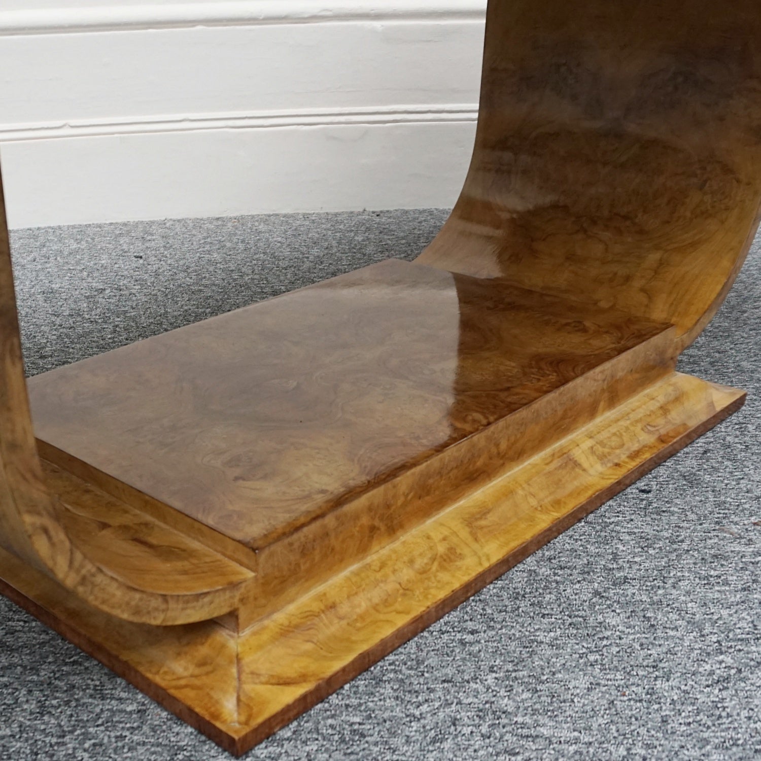 An Art Deco dining table by Harry & Lou Epstein. The table top is burr walnut veneered. 