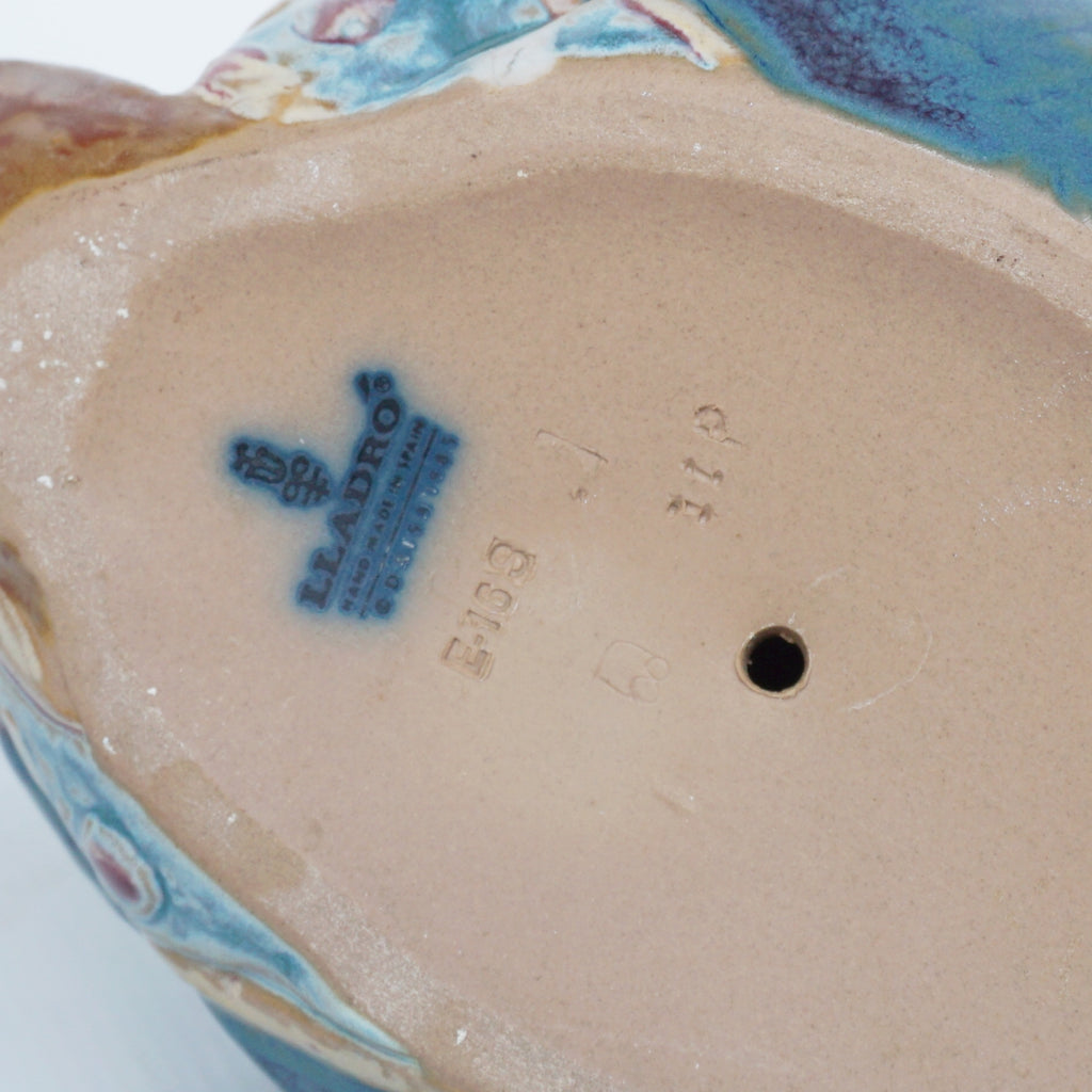 Pensive Eskimo Girl by Francisco Catalá for Lladró Pottery Figurine - Jeroen Markies Art Deco