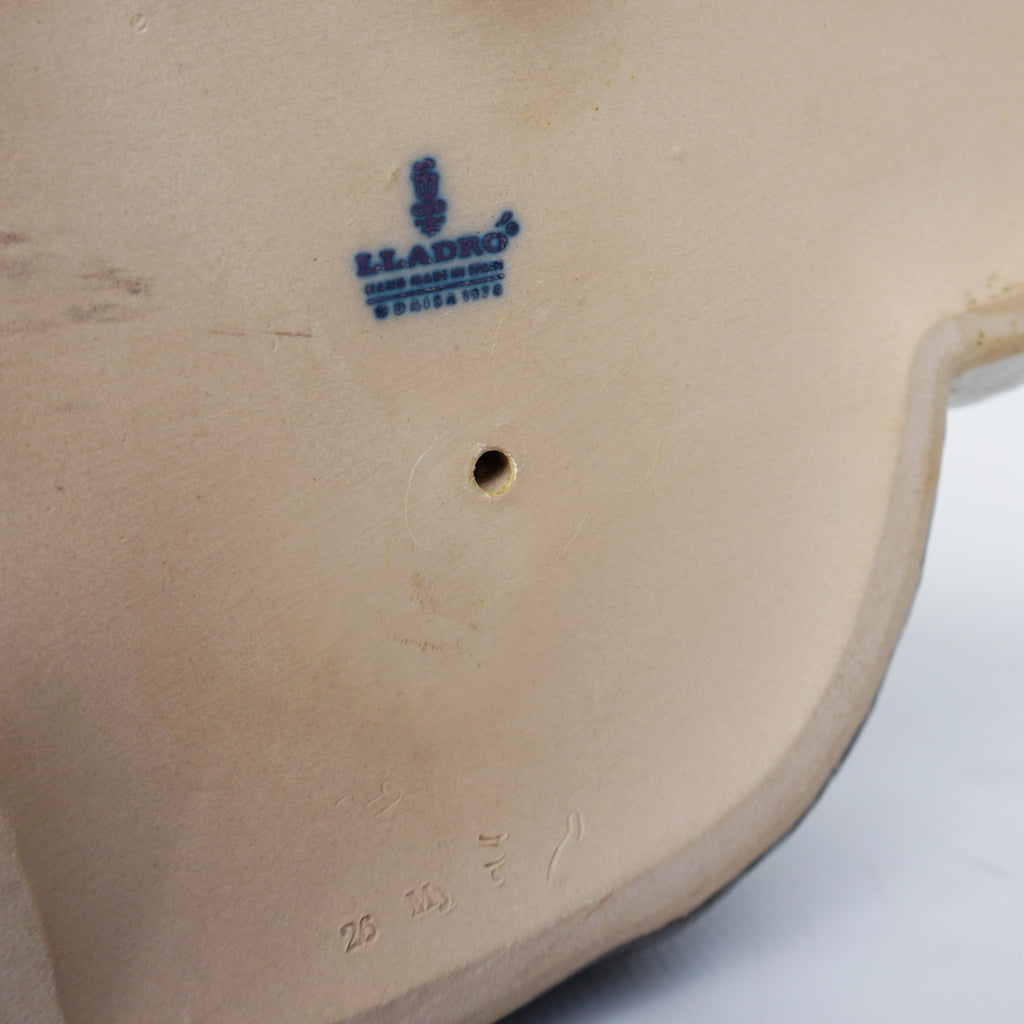 Eskimo Playing by Juan Huerta for Lladró Pottery Figurine Spanish - Jeroen Markies Art Deco