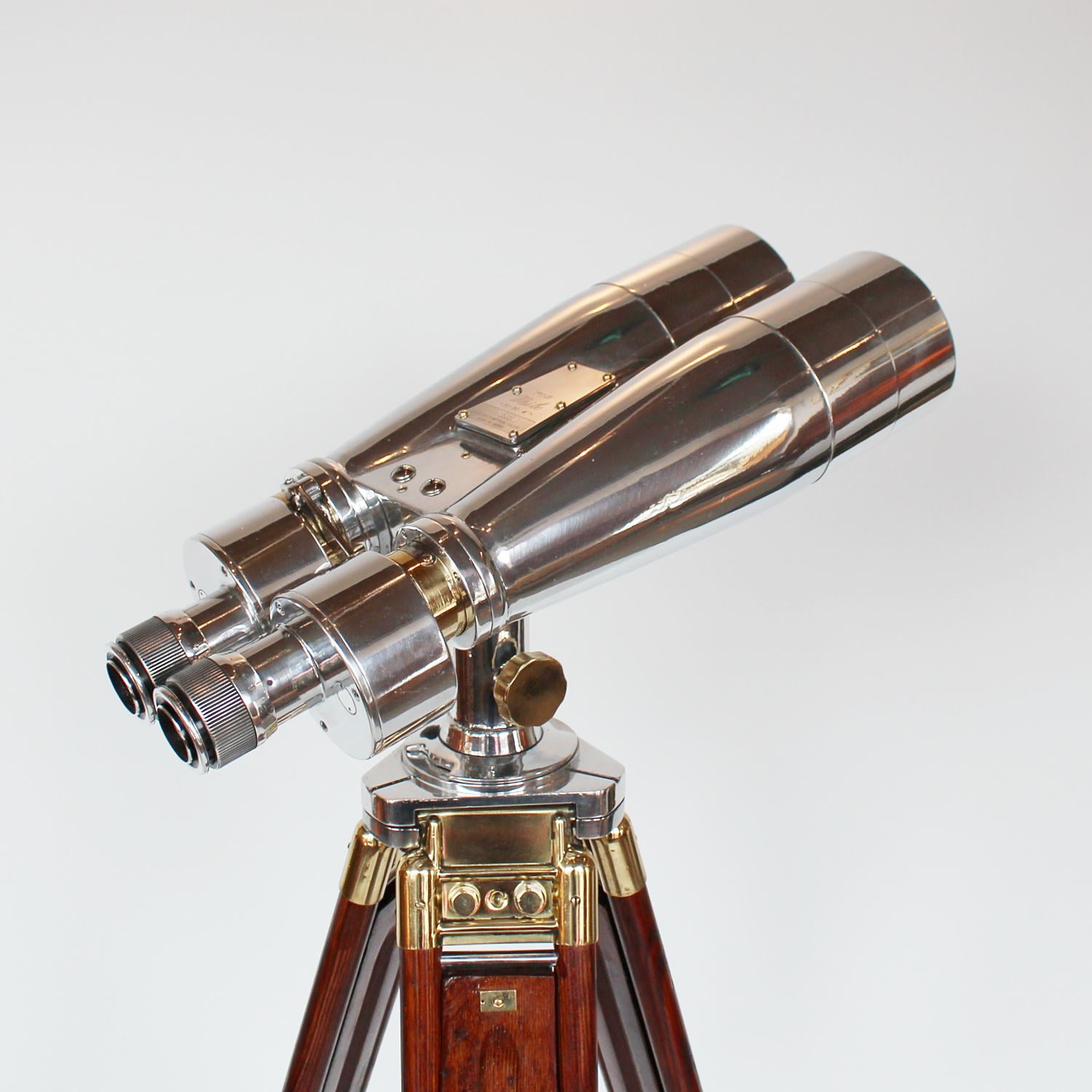 Fuji Meibo Art Deco binoculars circa 1940 at Jeroen Markies 