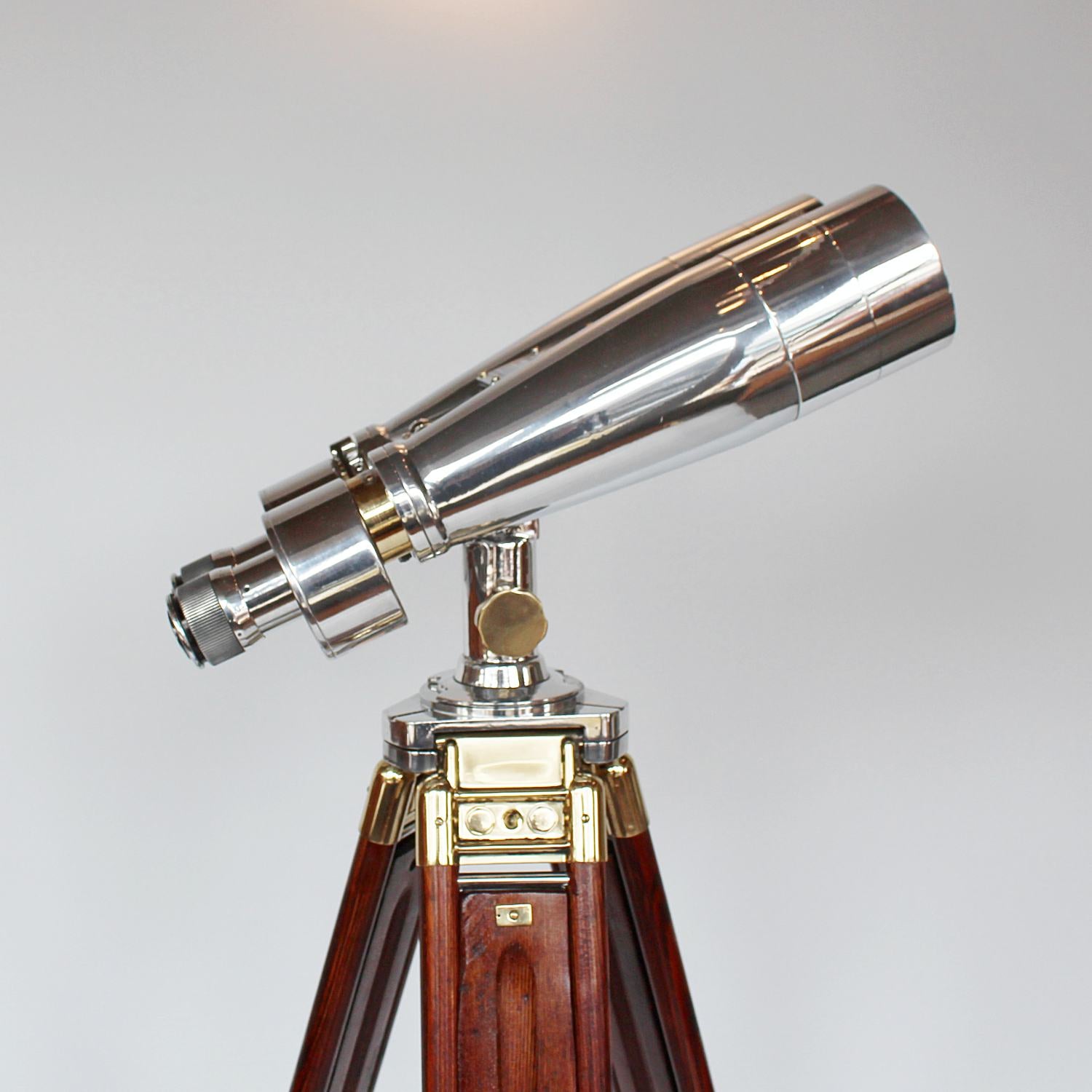 Fuji Meibo Art Deco binoculars circa 1940 at Jeroen Markies 
